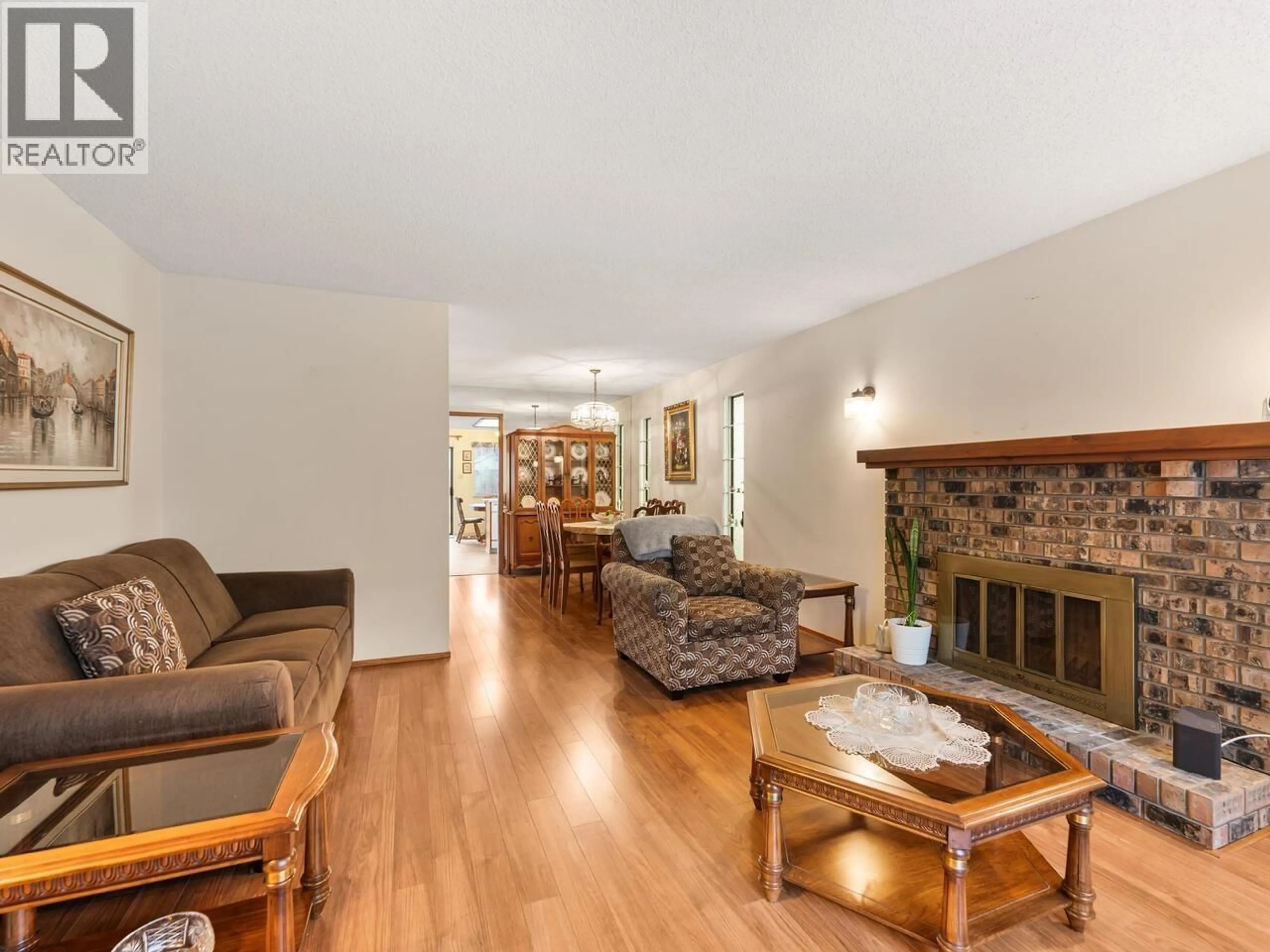 Living room with furniture, wood/laminate floor for 4395 HERMITAGE DRIVE, Richmond British Columbia V7E5B5