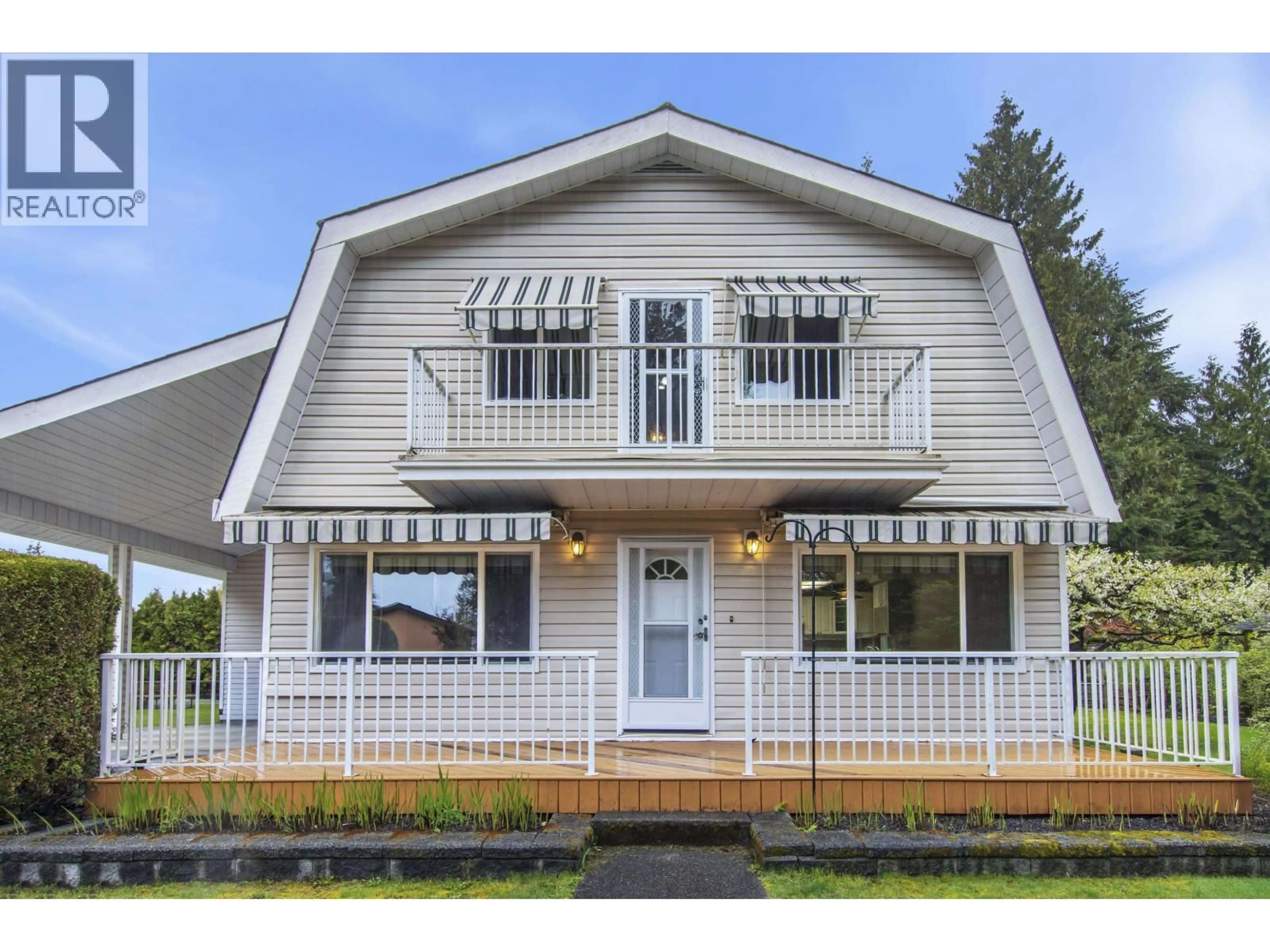 Home with vinyl exterior material, street for 40608 HIGHLANDS WAY, Squamish British Columbia V8B0B5