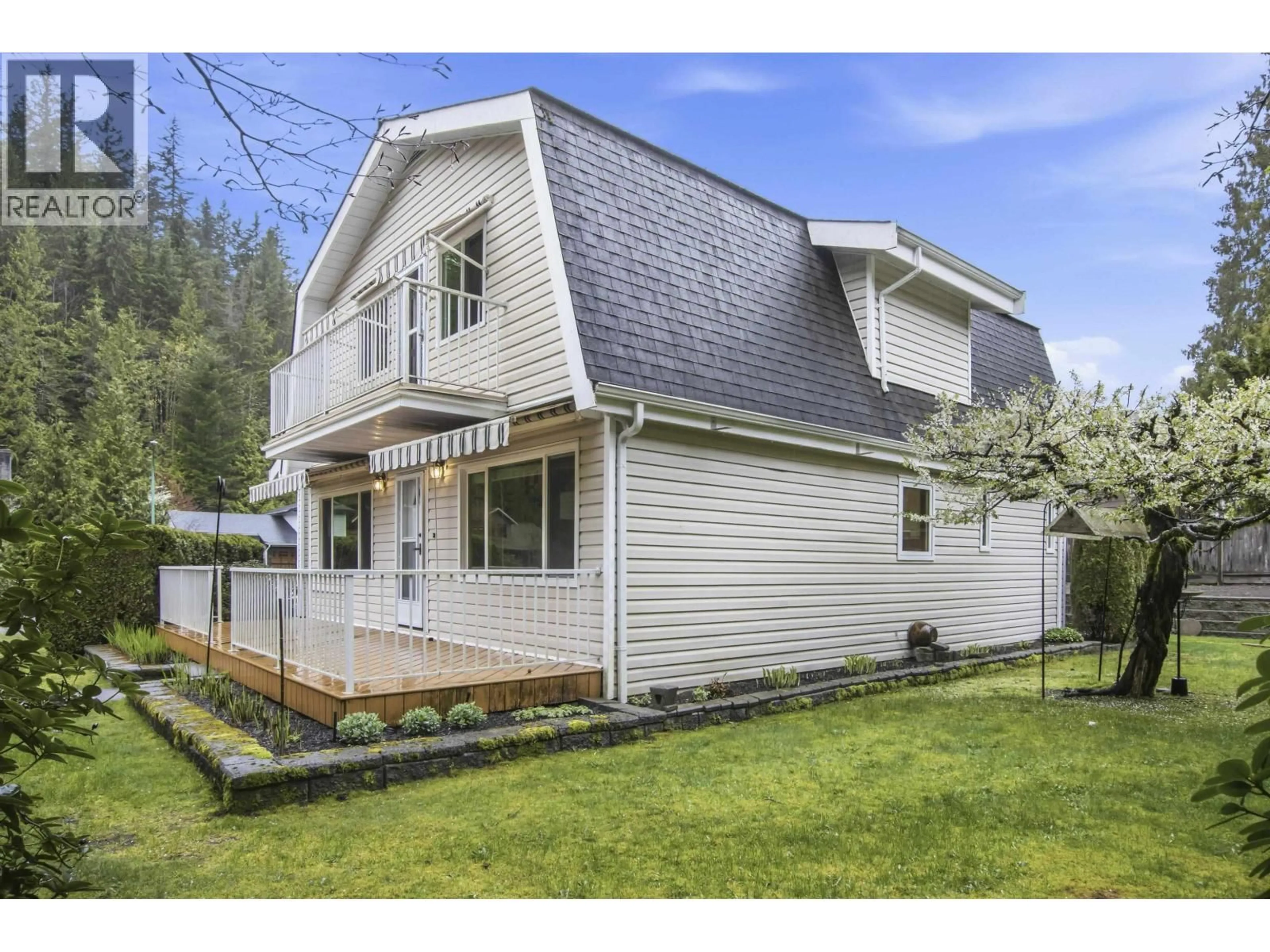 Home with vinyl exterior material, street for 40608 HIGHLANDS WAY, Squamish British Columbia V8B0B5