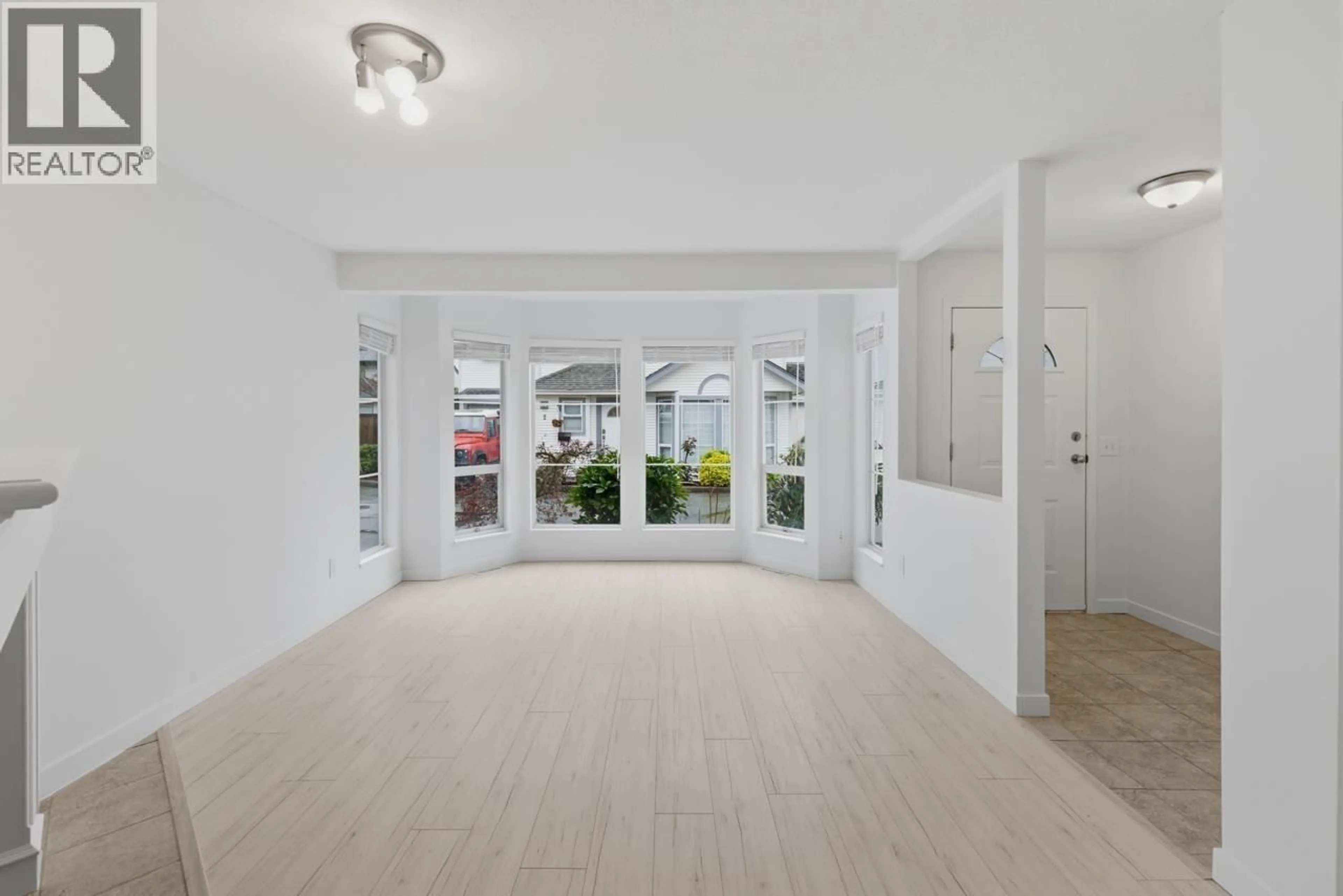 Indoor foyer for 24 - 18951 FORD ROAD, Pitt Meadows British Columbia V3Y2G5