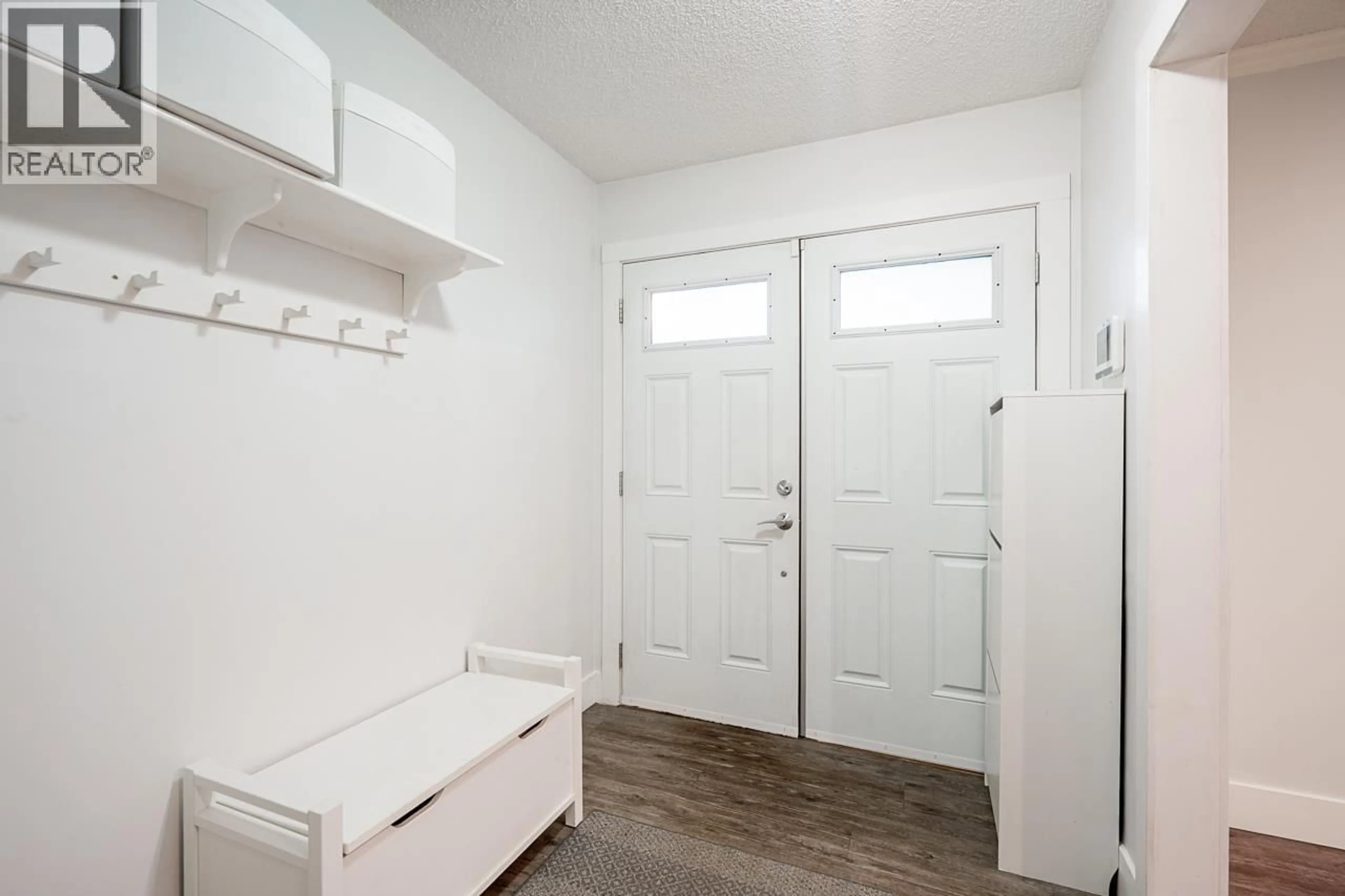 Indoor entryway for 1668 CONNAUGHT DRIVE, Port Coquitlam British Columbia V3C4G8