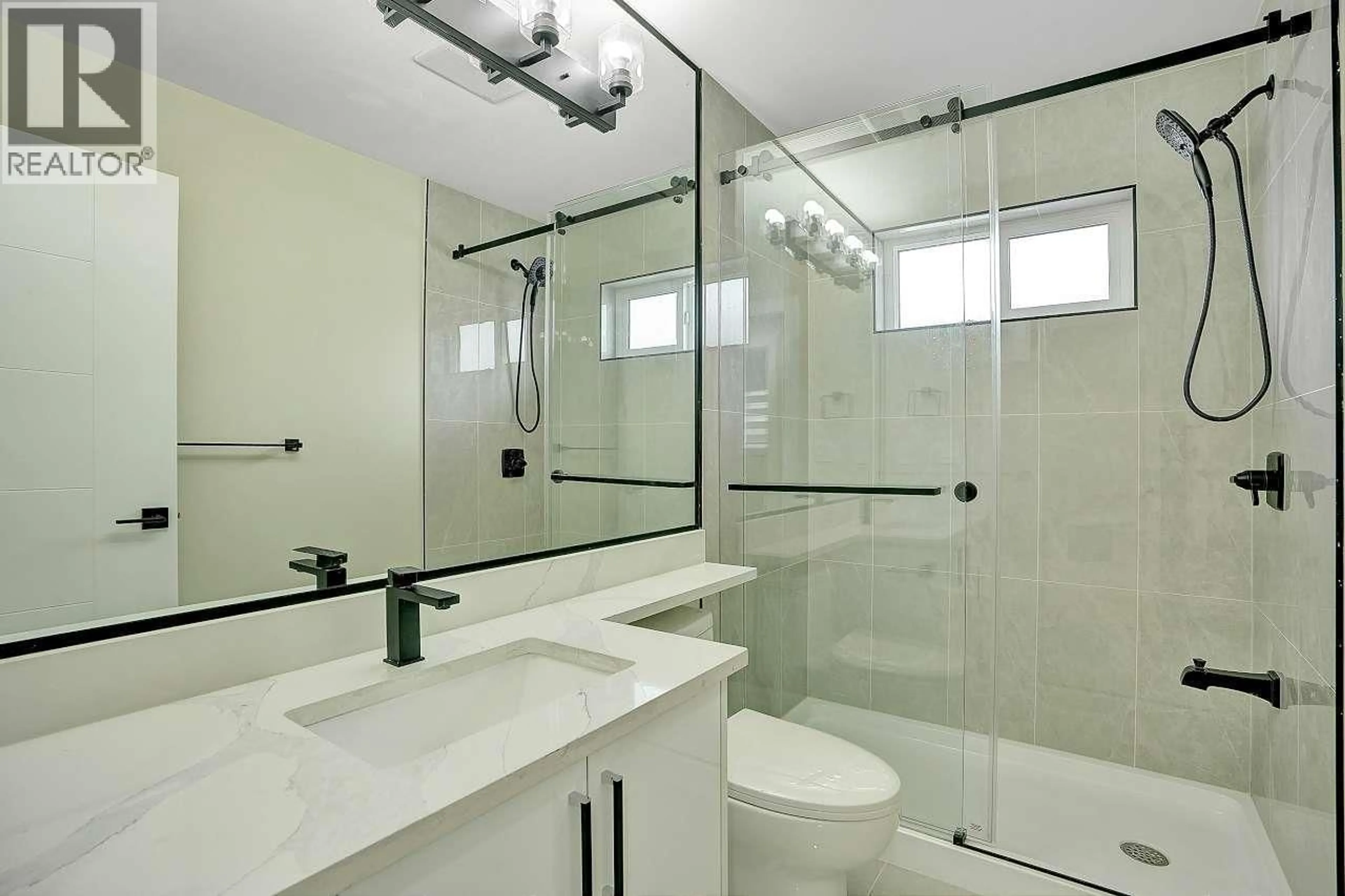 Standard bathroom, ceramic/tile floor for 6009 SPROTT STREET, Burnaby British Columbia V5G1T9