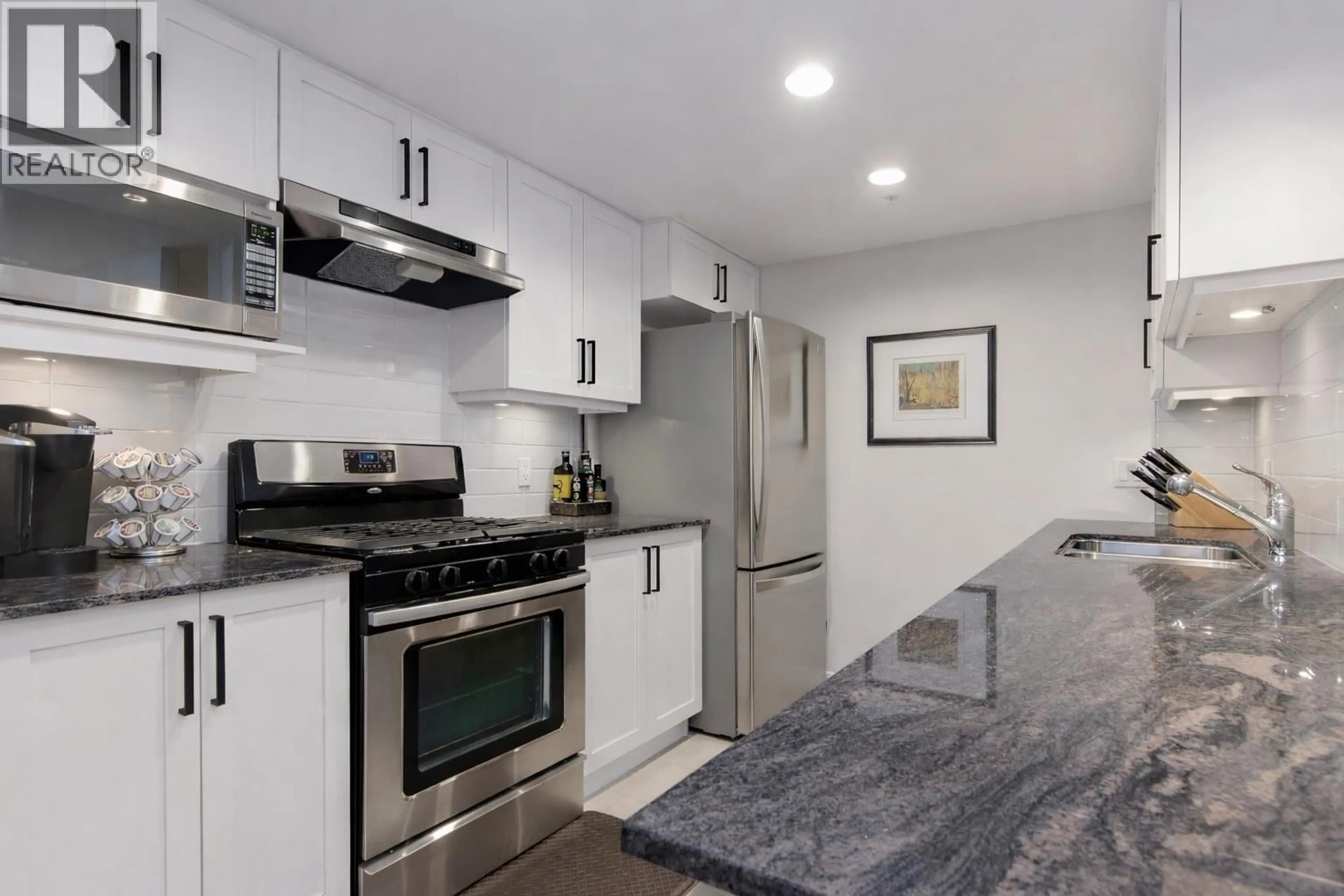 Standard kitchen, unknown for 416 - 1212 MAIN STREET, Squamish British Columbia V8B0S4