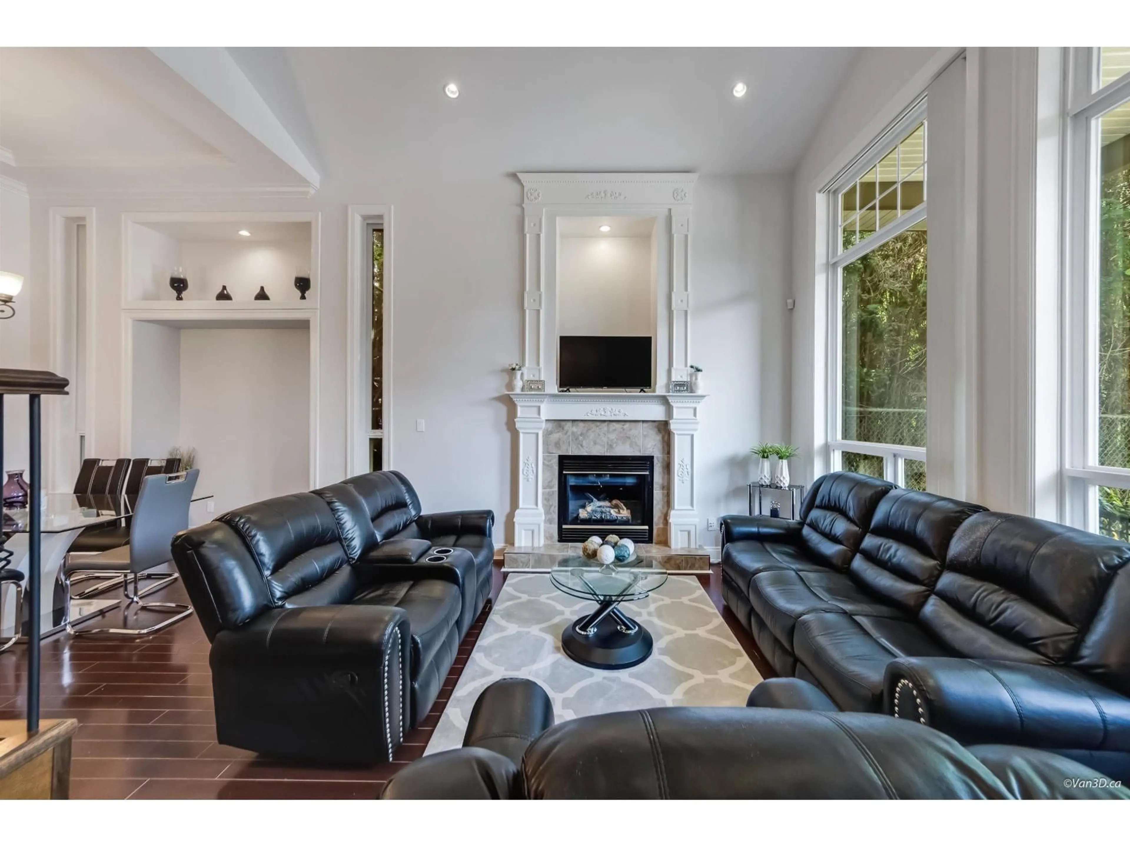 Living room with furniture, unknown for 7506 143C STREET, Surrey British Columbia V3W1S2