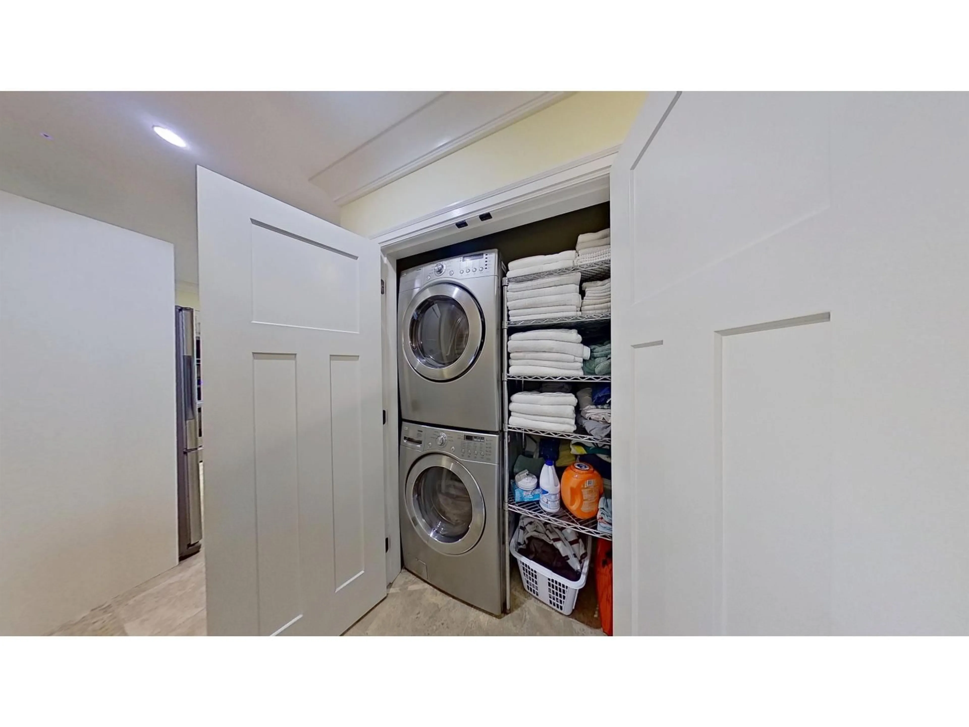 Laundry room for 19123 60B AVENUE, Surrey British Columbia V3S7T8