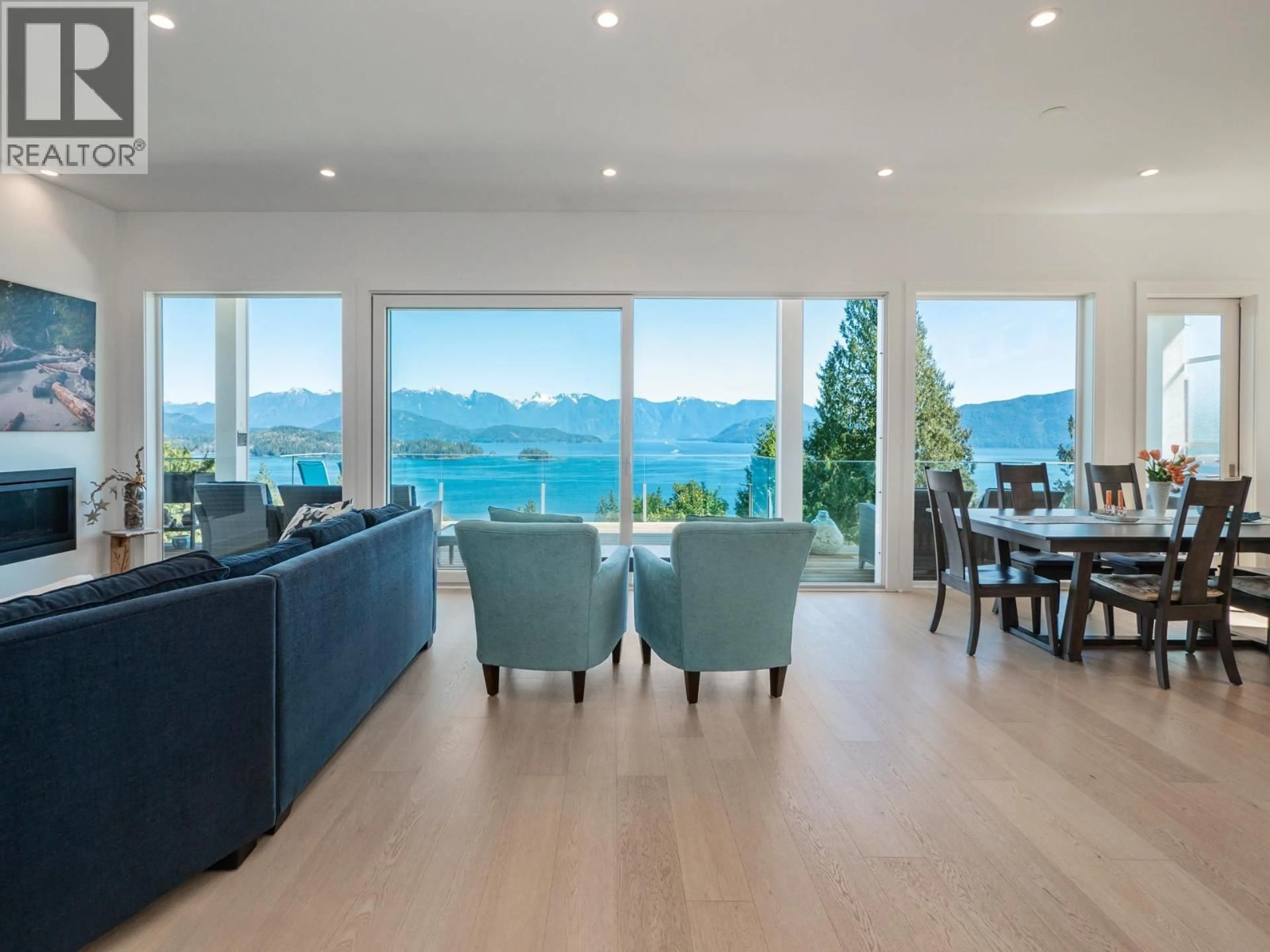 Living room with furniture, wood/laminate floor for 1213 ST. ANDREWS ROAD, Gibsons British Columbia V0N1V1