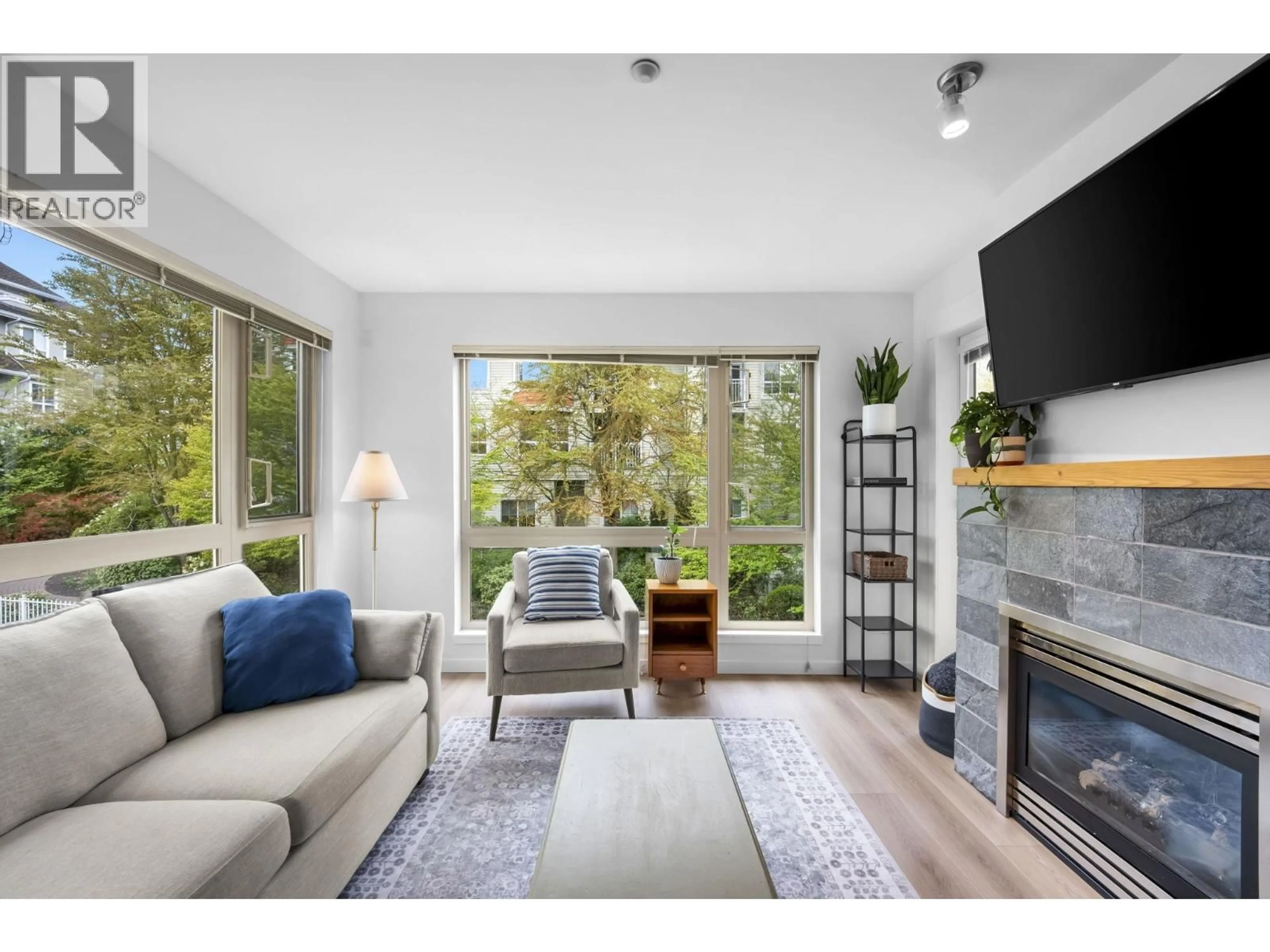 Living room with furniture, unknown for 204 - 1315 56TH STREET, Tsawwassen British Columbia V4L2A6