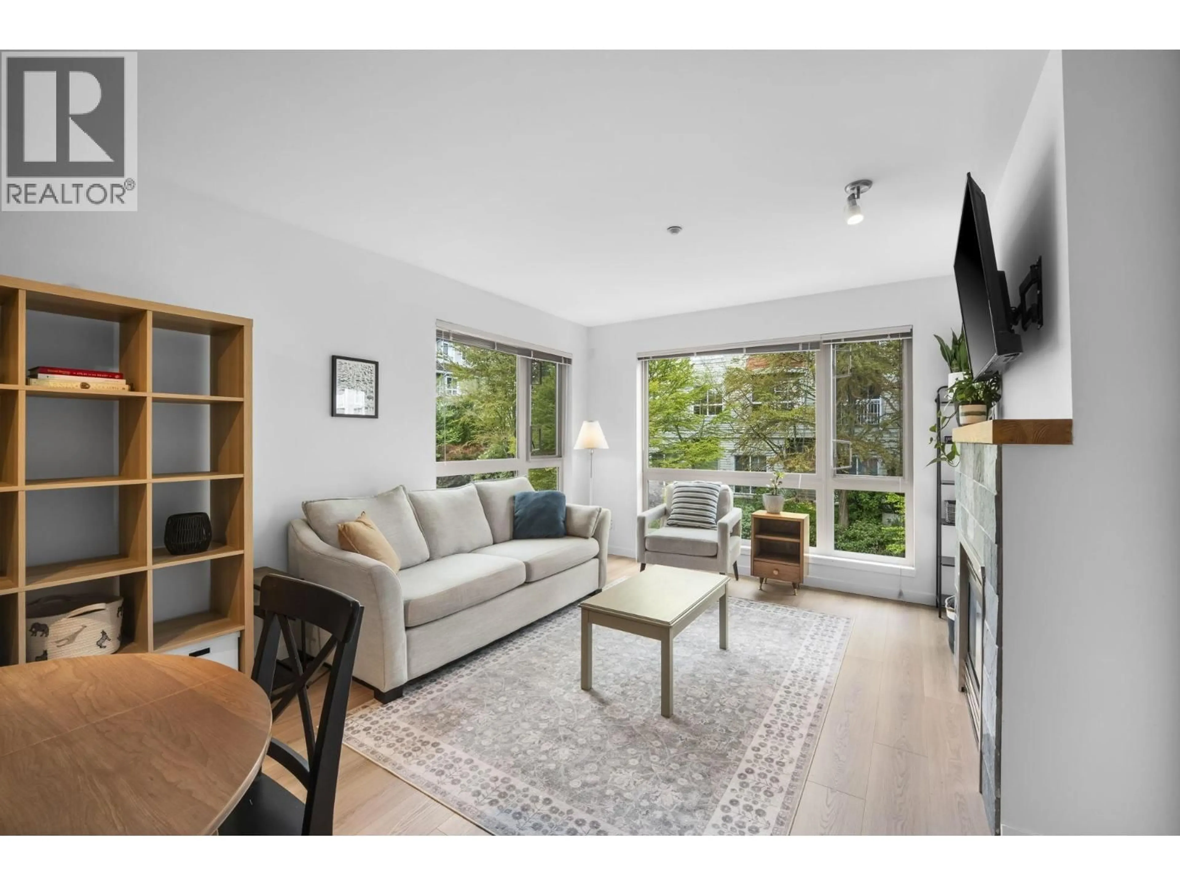 Living room with furniture, wood/laminate floor for 204 - 1315 56TH STREET, Tsawwassen British Columbia V4L2A6