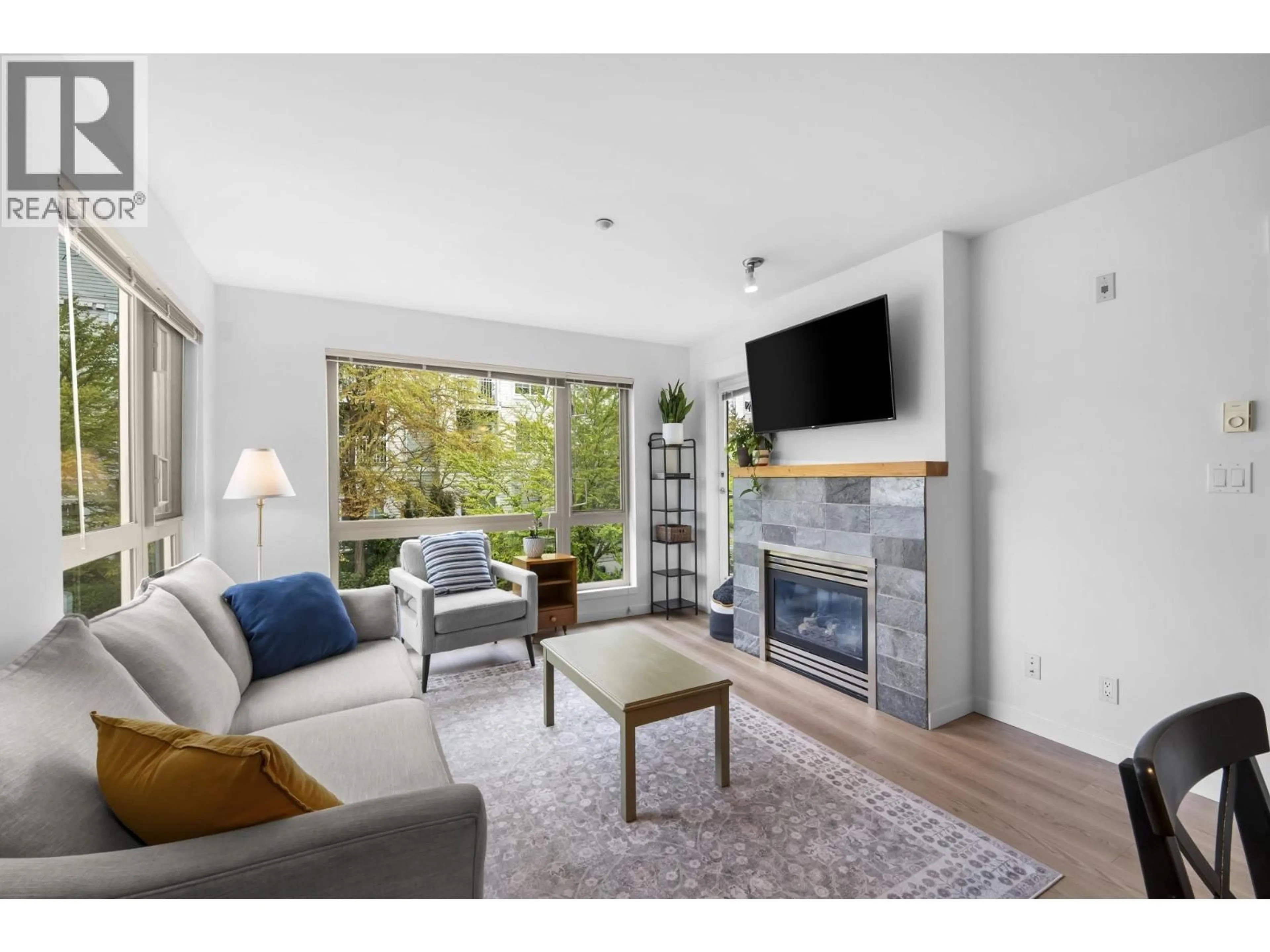 Living room with furniture, wood/laminate floor for 204 - 1315 56TH STREET, Tsawwassen British Columbia V4L2A6