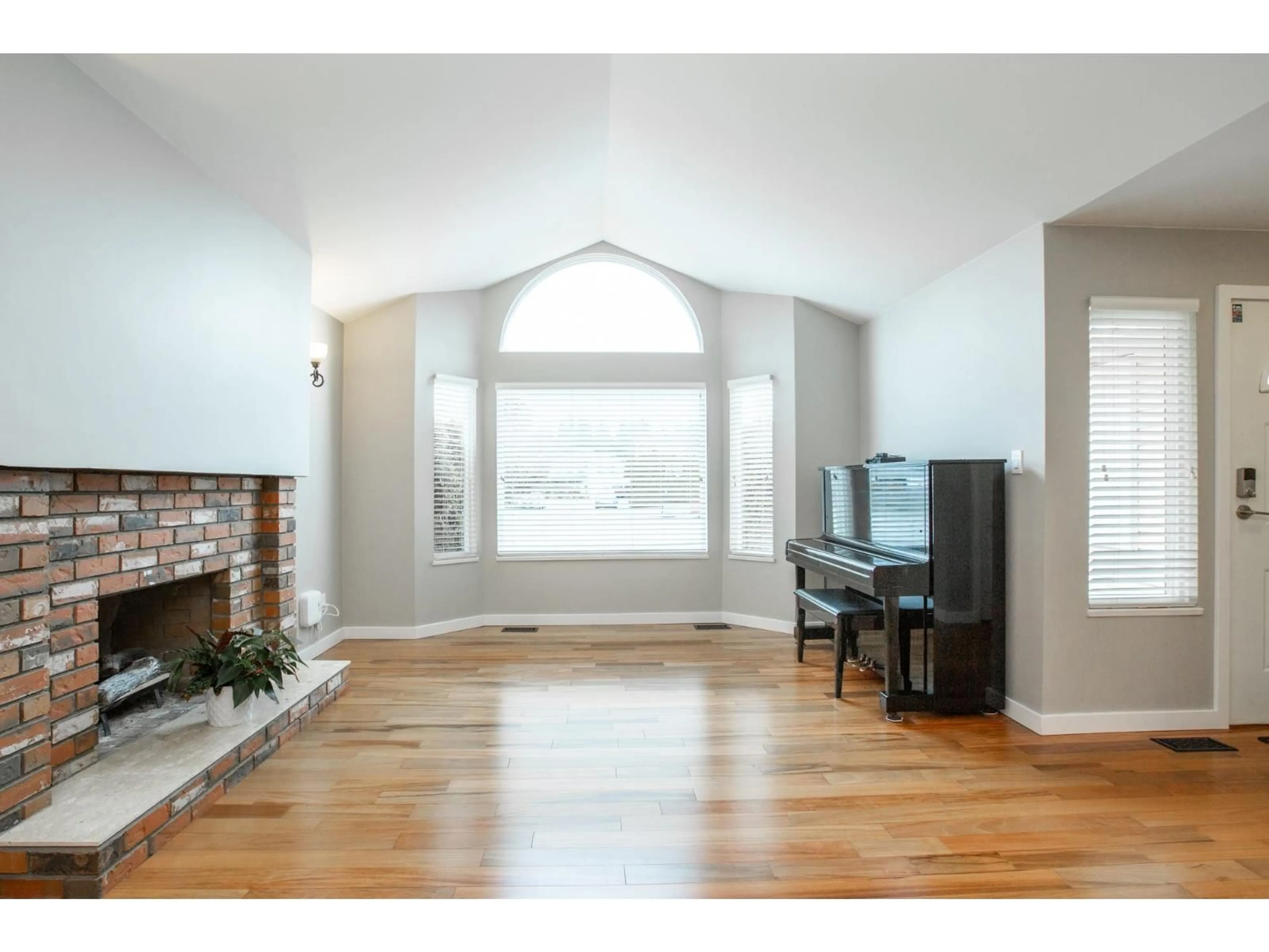 Unknown for 20338 90 AVENUE, Langley British Columbia V1M1Y6