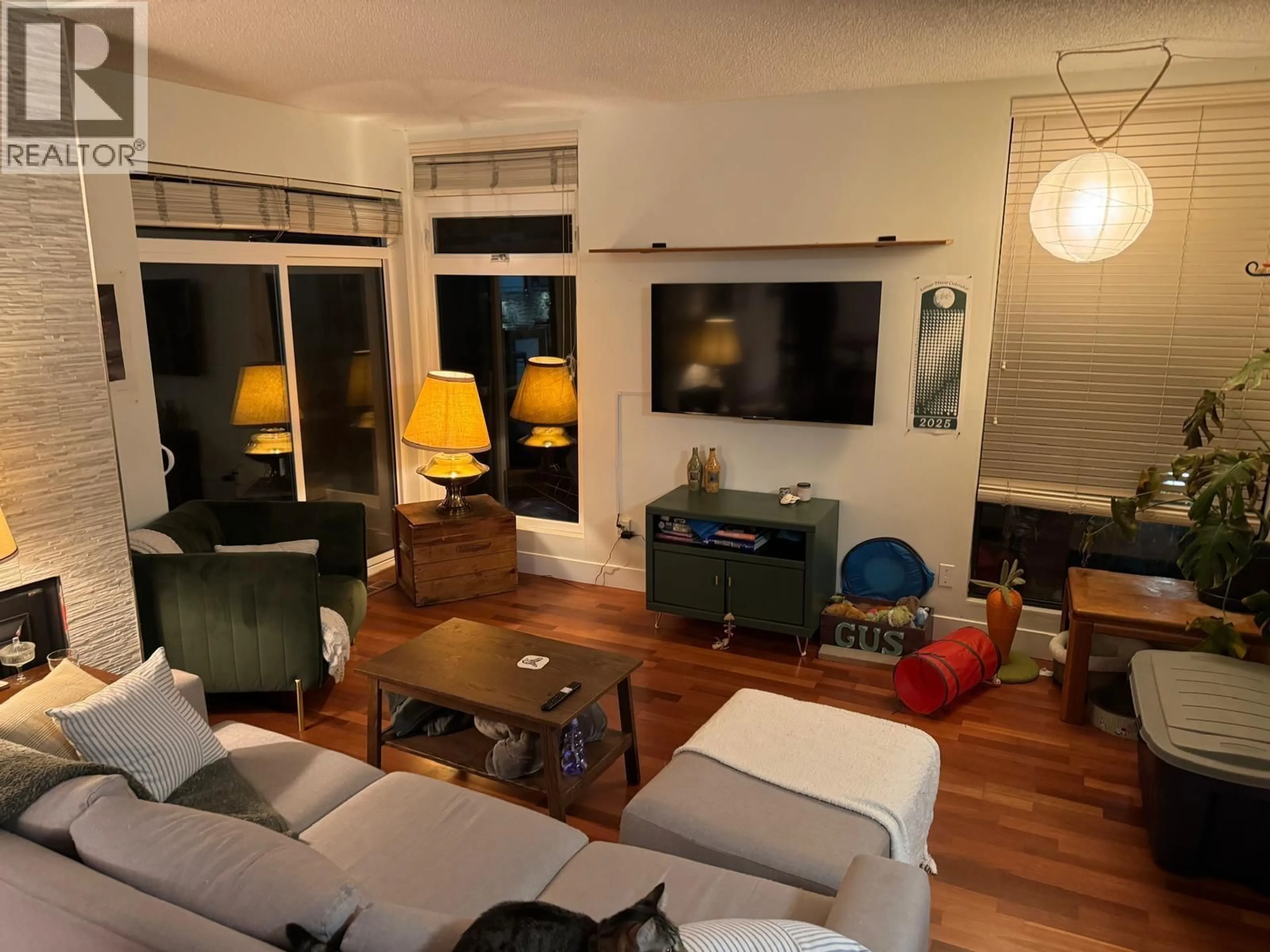 Living room with furniture, unknown for 4430 YEW STREET, Vancouver British Columbia V6L3C8