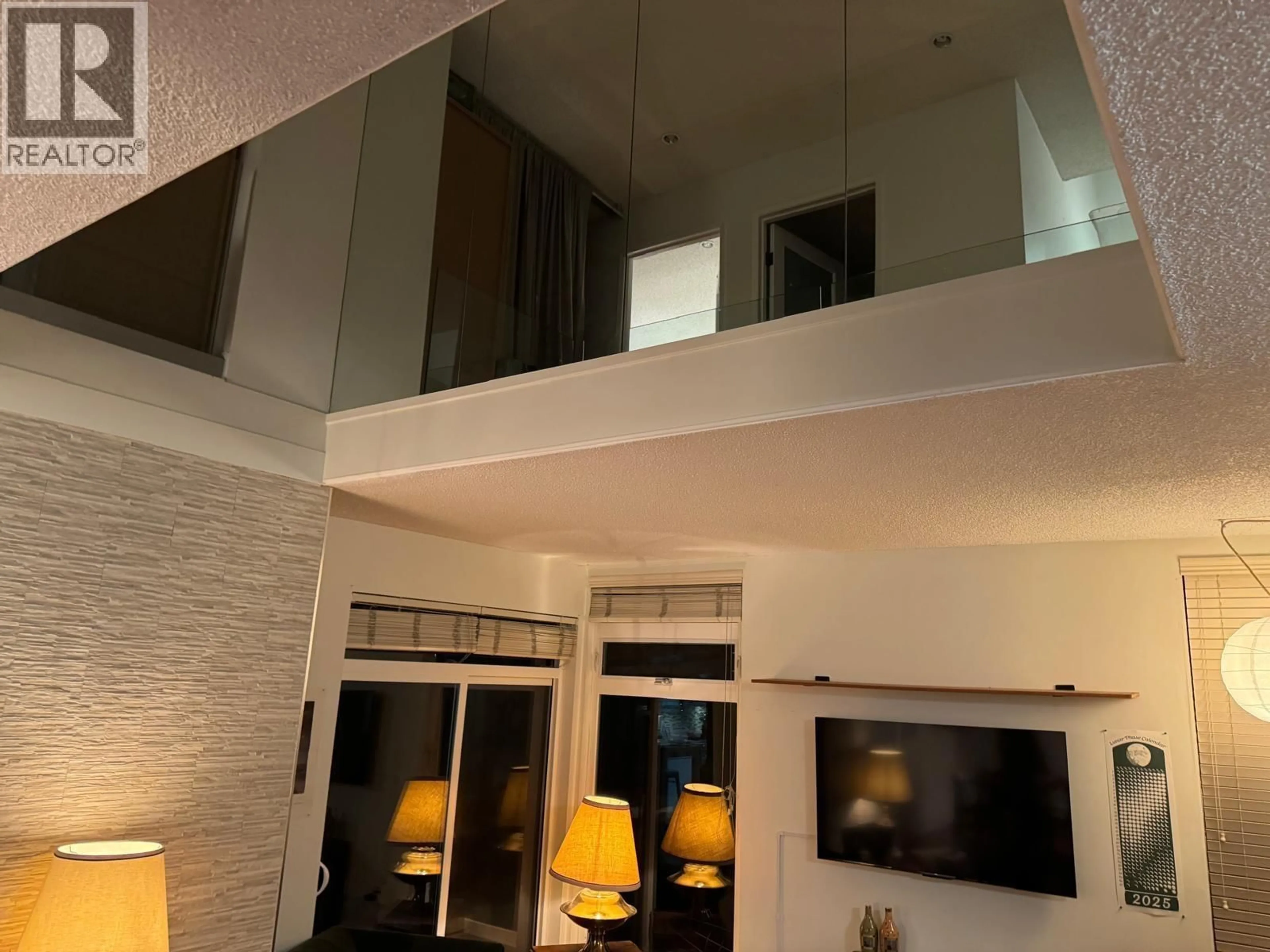 Indoor foyer for 4430 YEW STREET, Vancouver British Columbia V6L3C8