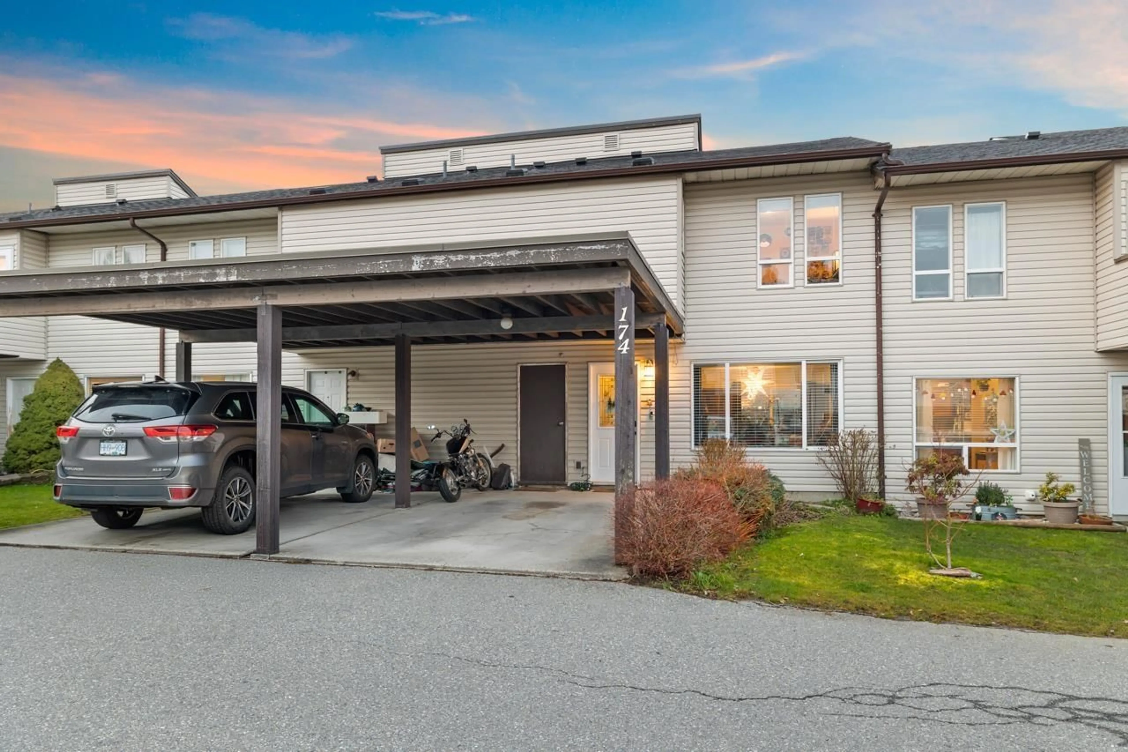 Indoor garage for 174 - 2844 273 STREET, Langley British Columbia V4W3S7