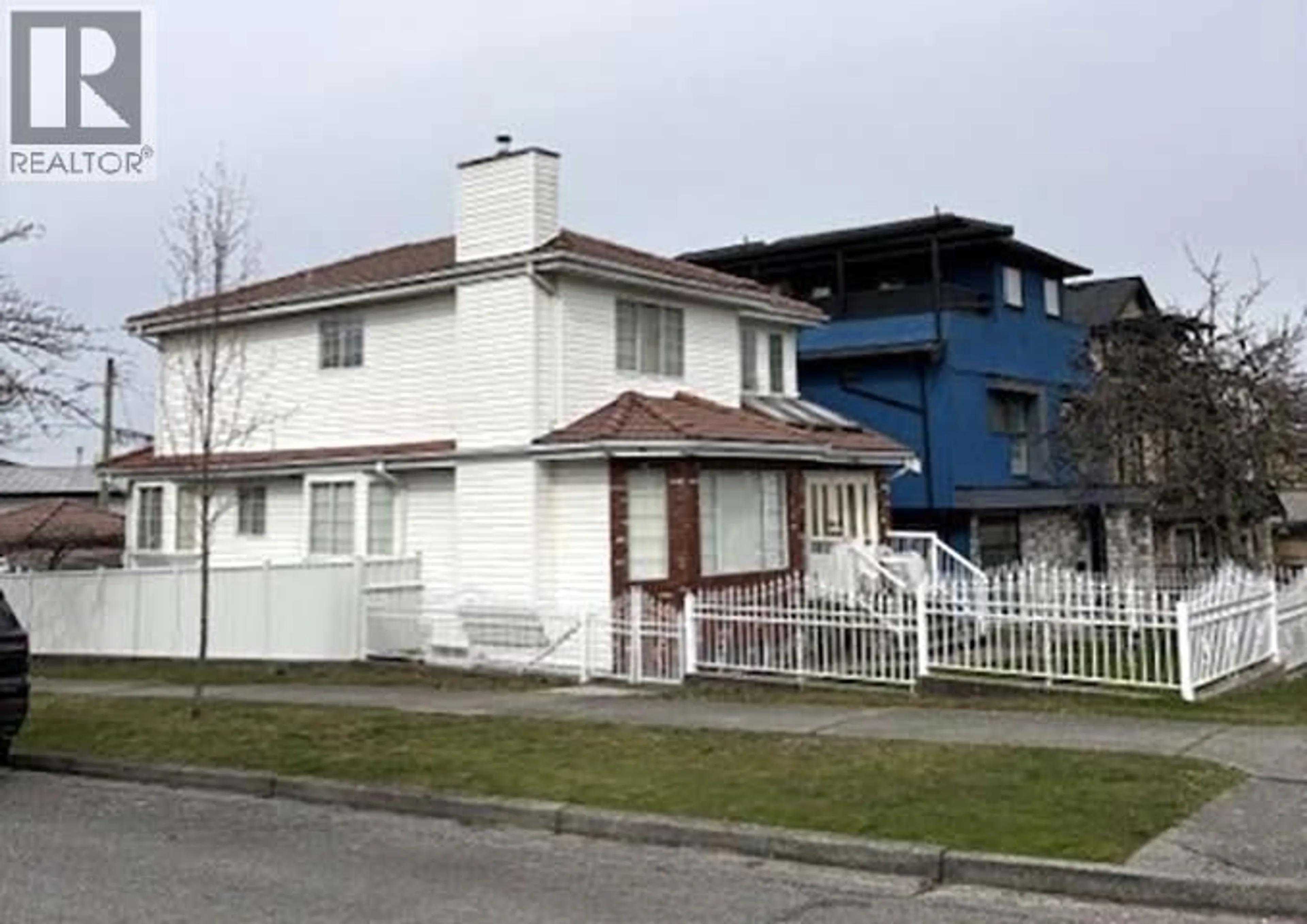 A pic from outside/outdoor area/front of a property/back of a property/a pic from drone, building for 5095 NANAIMO STREET, Vancouver British Columbia V5P4H9