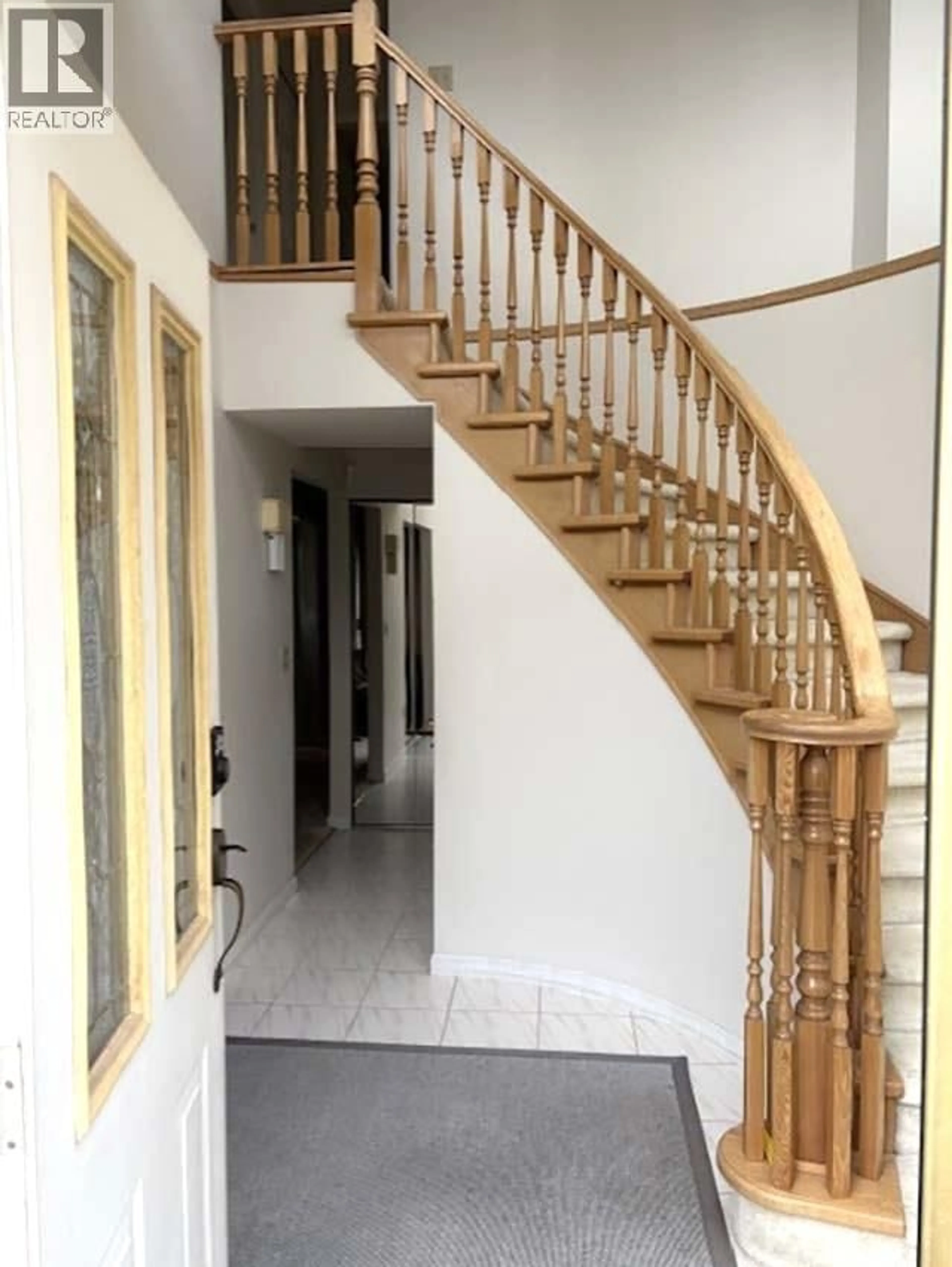 Indoor foyer for 5095 NANAIMO STREET, Vancouver British Columbia V5P4H9