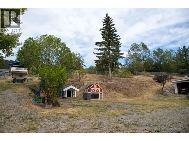 5665 HORSE LAKE ROAD, 100 Mile House 5