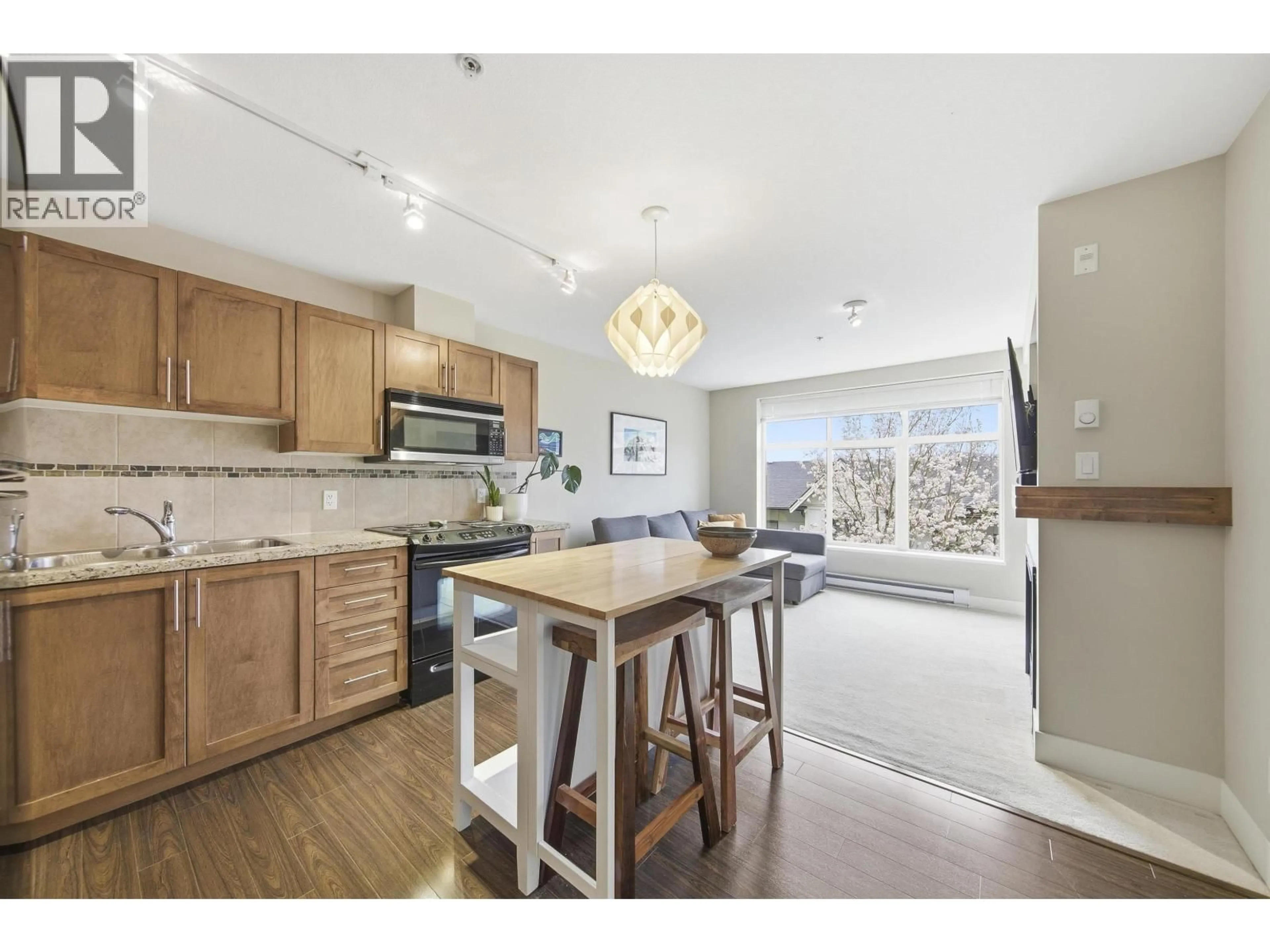 Open concept kitchen, unknown for 319 - 1211 VILLAGE GREEN WAY, Squamish British Columbia V8B0R7