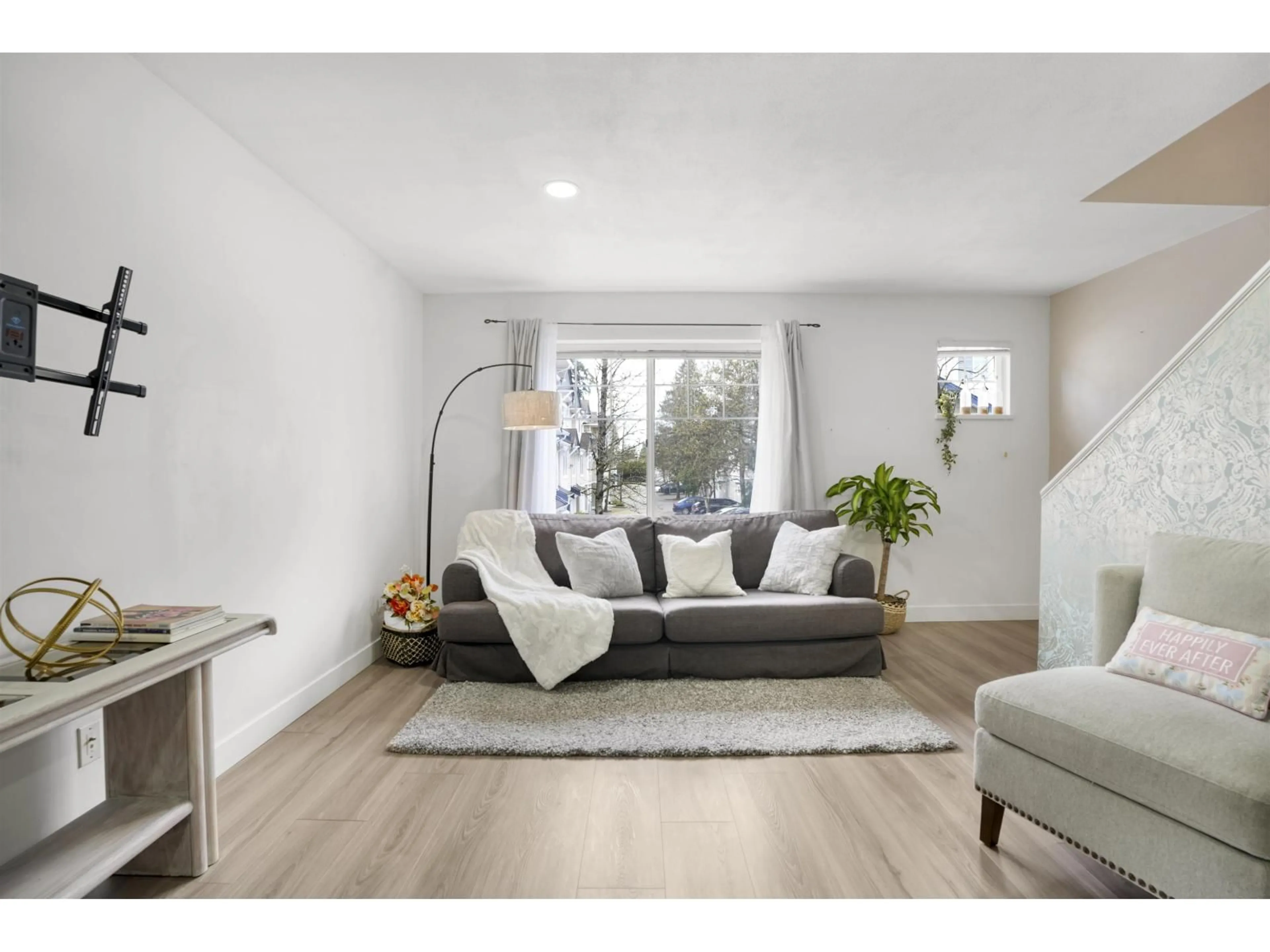 Living room with furniture, unknown for 32 - 6533 121 STREET, Surrey British Columbia V3W1M5