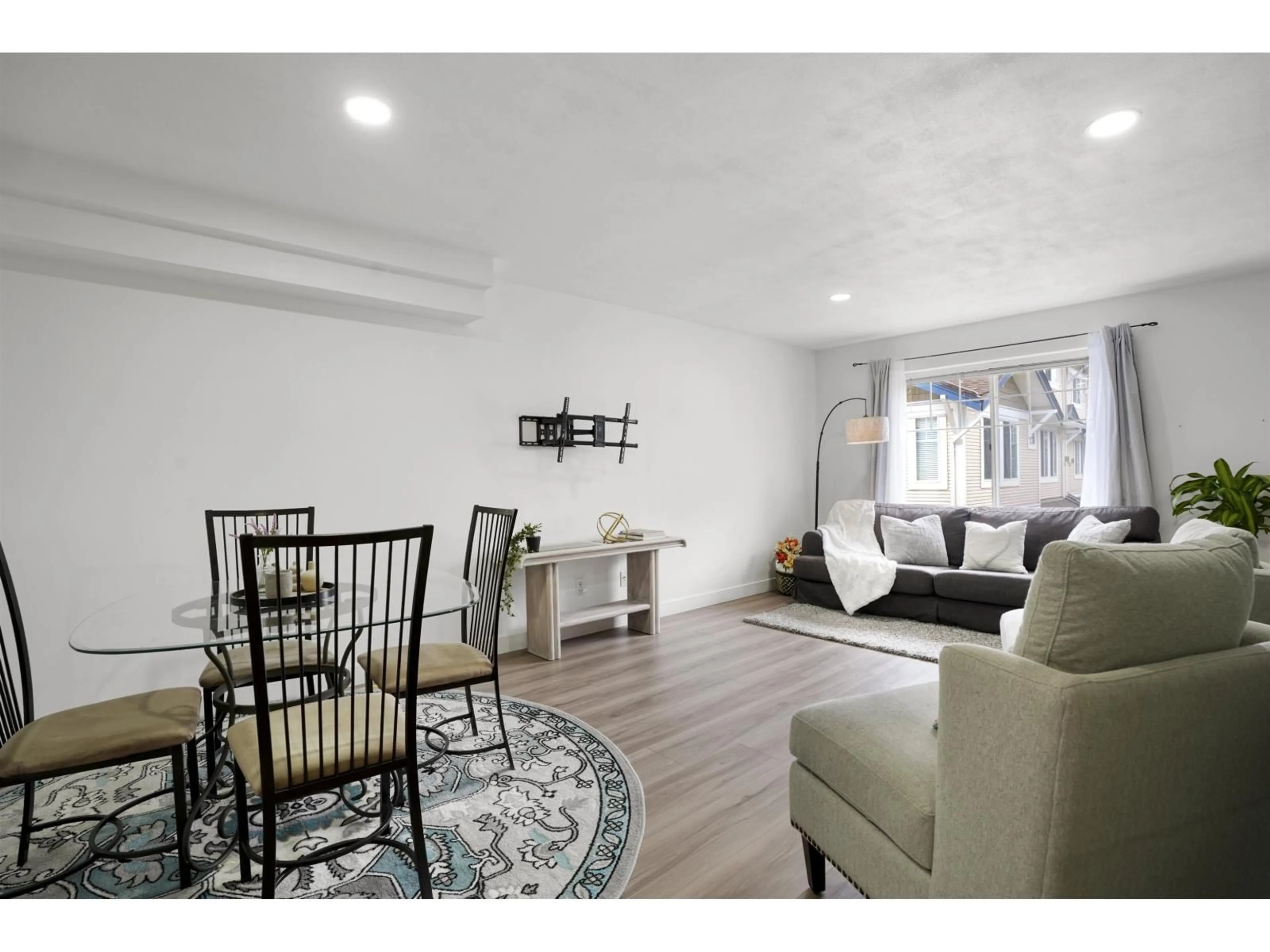 Living room with furniture, unknown for 32 - 6533 121 STREET, Surrey British Columbia V3W1M5