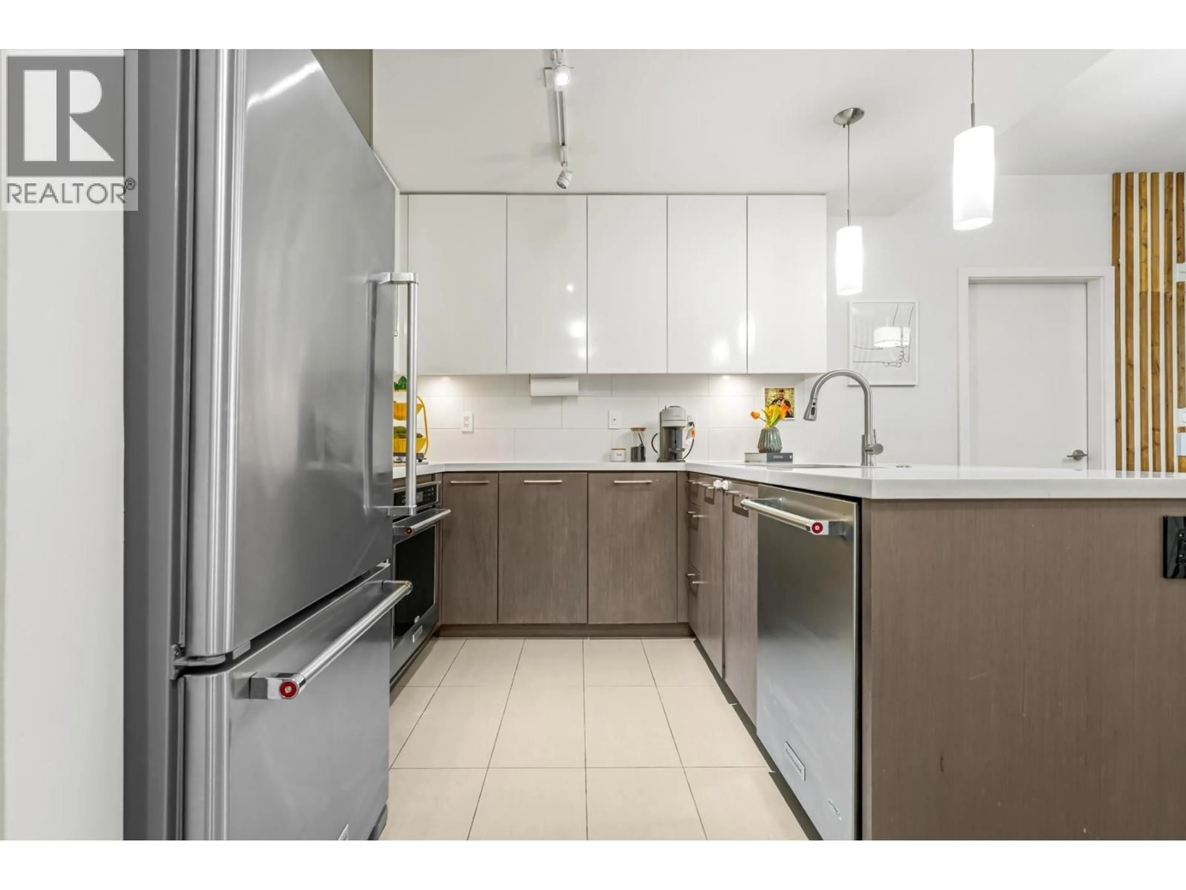 Standard kitchen, ceramic/tile floor for 328 - 22 ROYAL AVENUE, New Westminster British Columbia V3L5E8