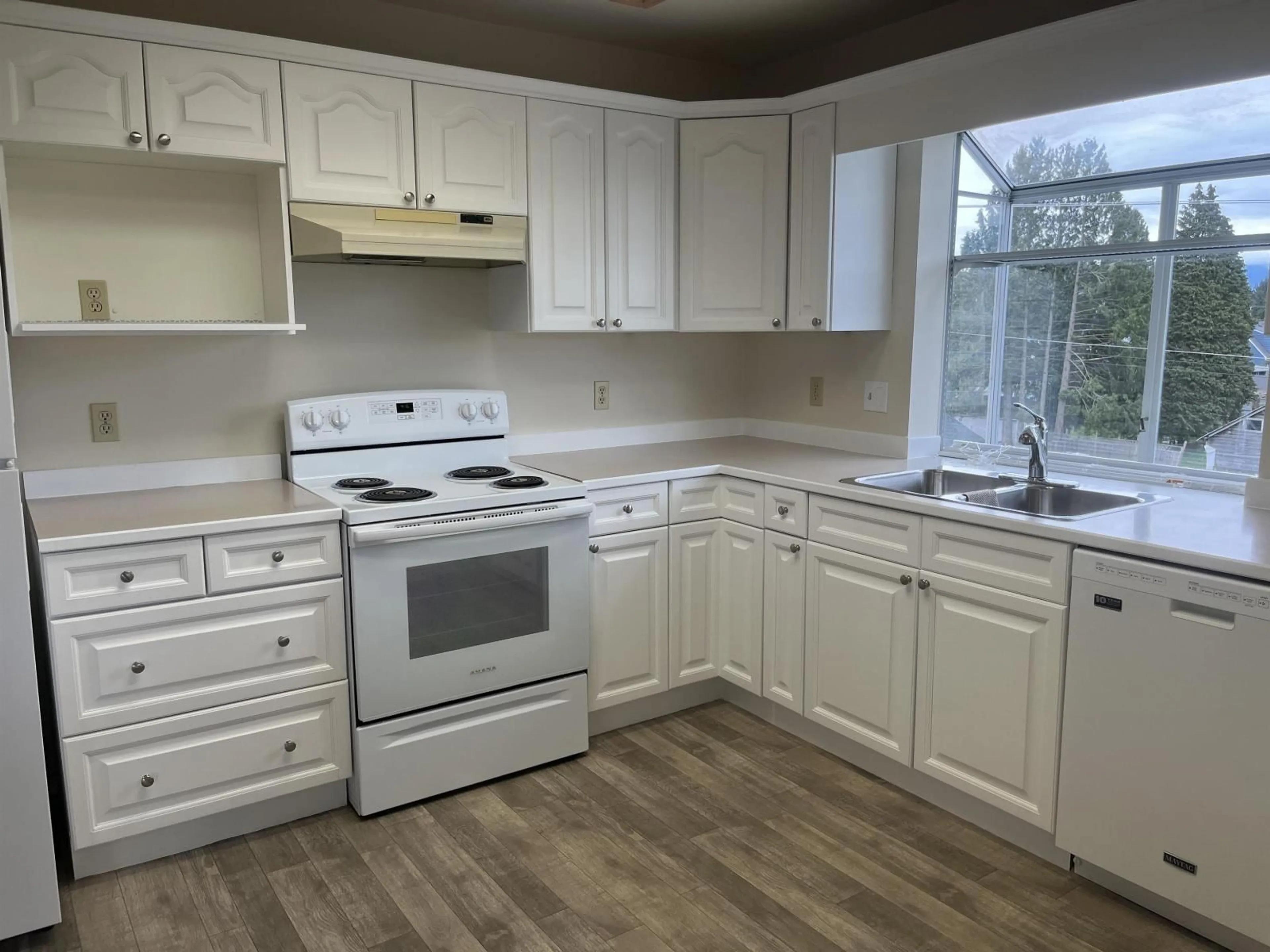 Standard kitchen, unknown for 305 - 46199 MARGARET AVENUE, Chilliwack British Columbia V2P2G6