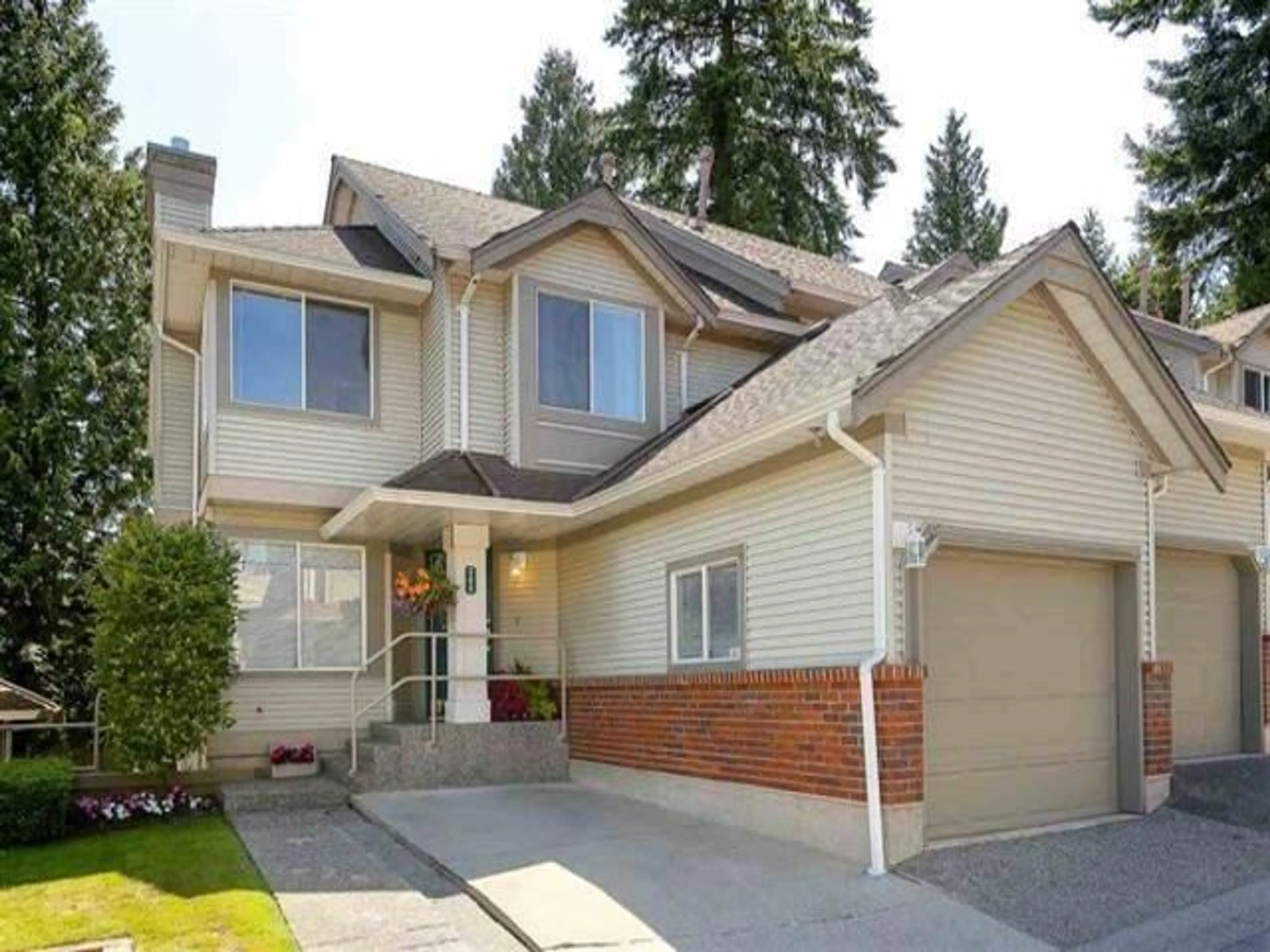 Home with vinyl exterior material, street for 208 - 13900 HYLAND ROAD, Surrey British Columbia V3W1K4