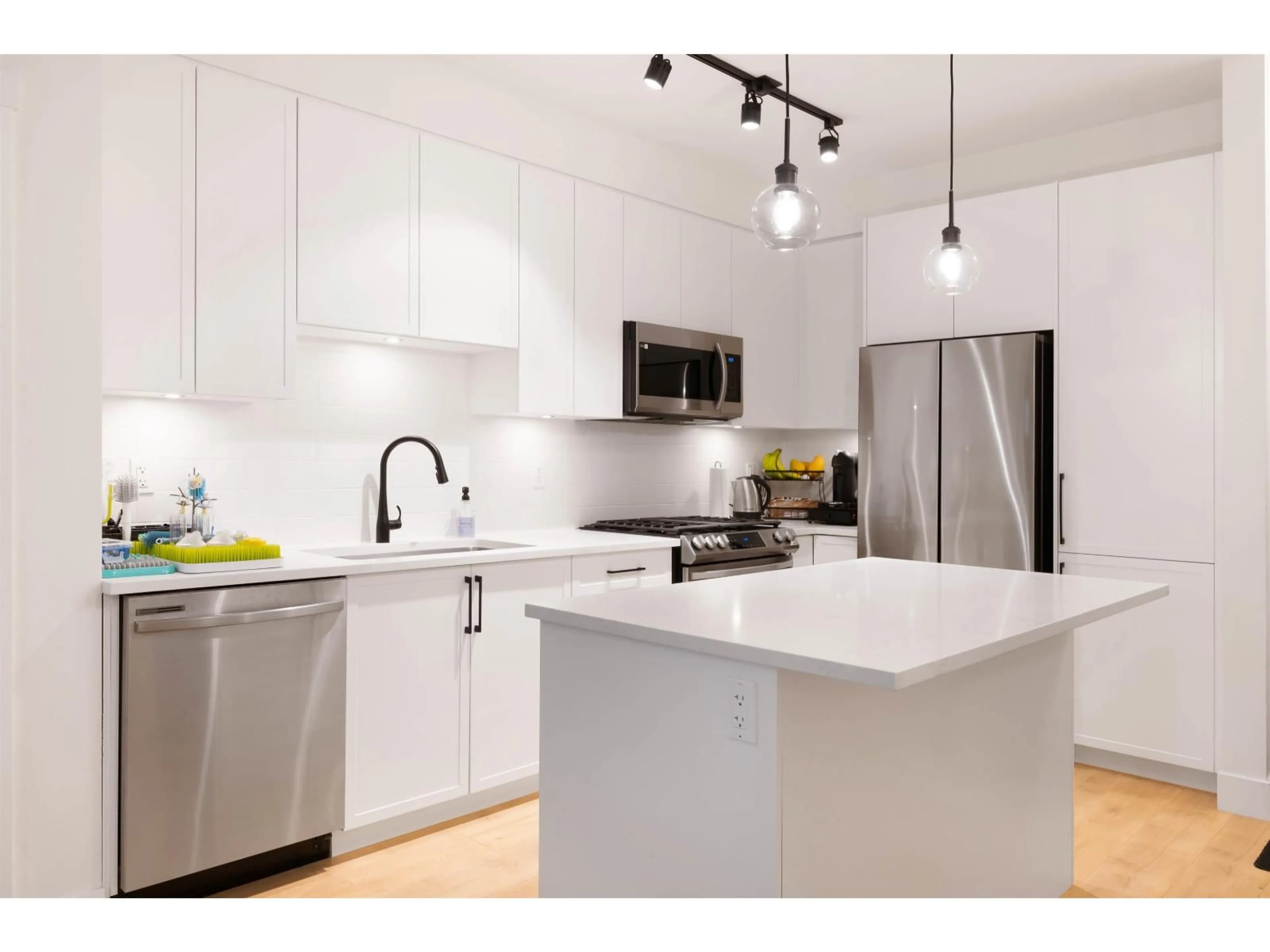 Contemporary kitchen, unknown for 208 - 7506 199A STREET, Langley British Columbia V2Y3K9