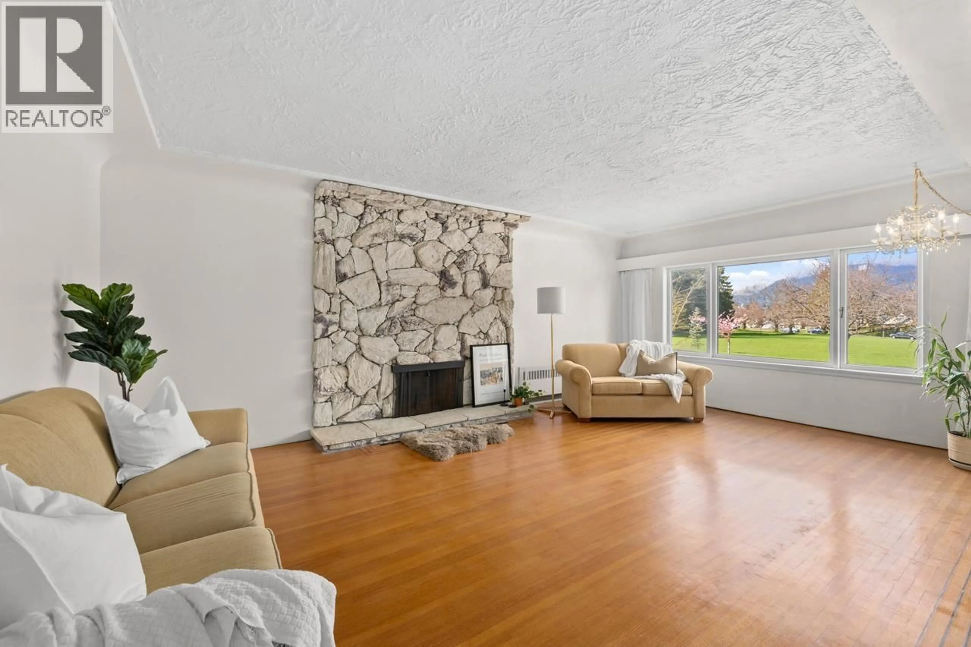 Living room with furniture, unknown for 2880 OXFORD STREET, Vancouver British Columbia V5K1N6