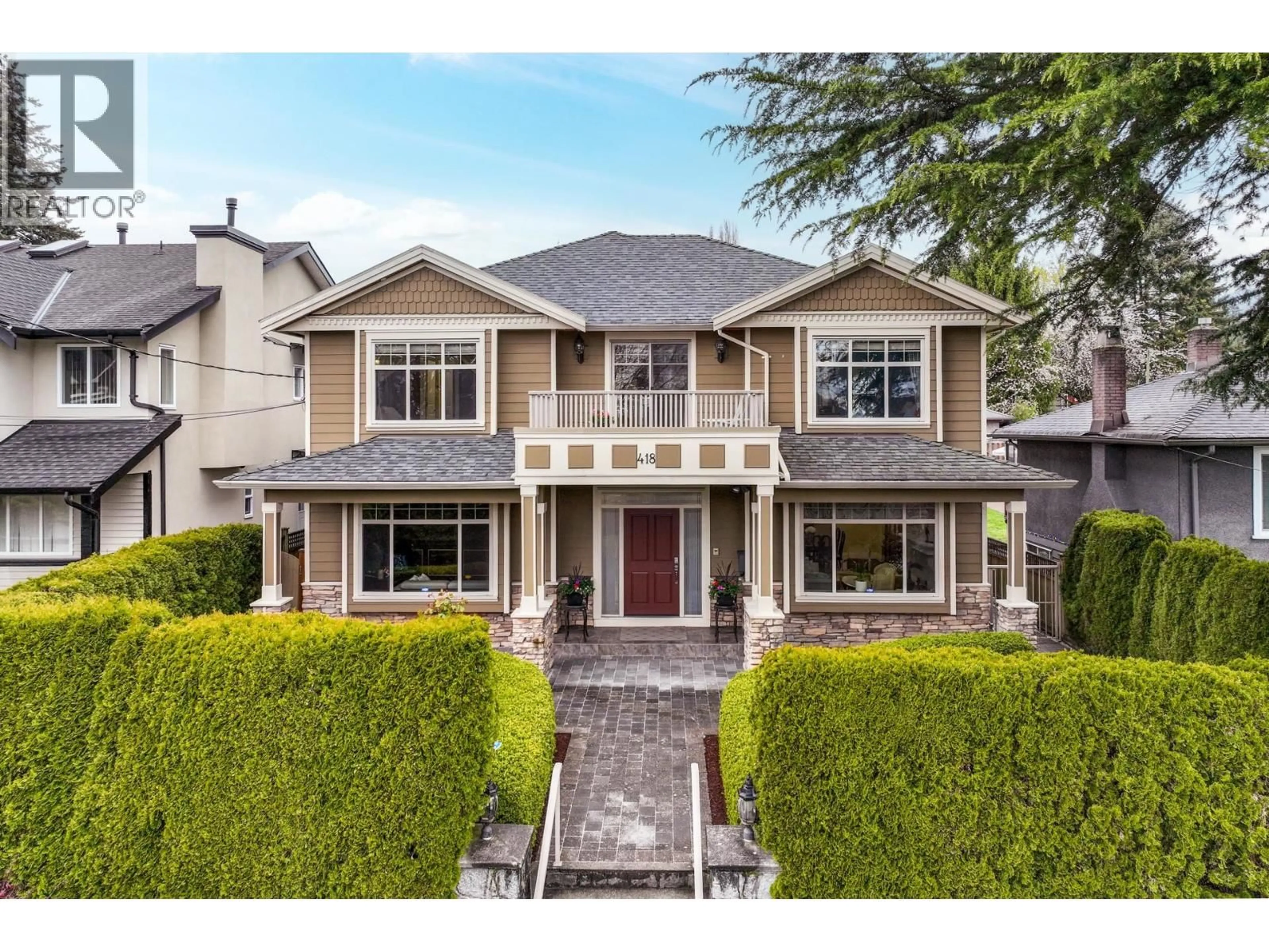 Home with vinyl exterior material, street for 418 13TH STREET, North Vancouver British Columbia V7L2M1