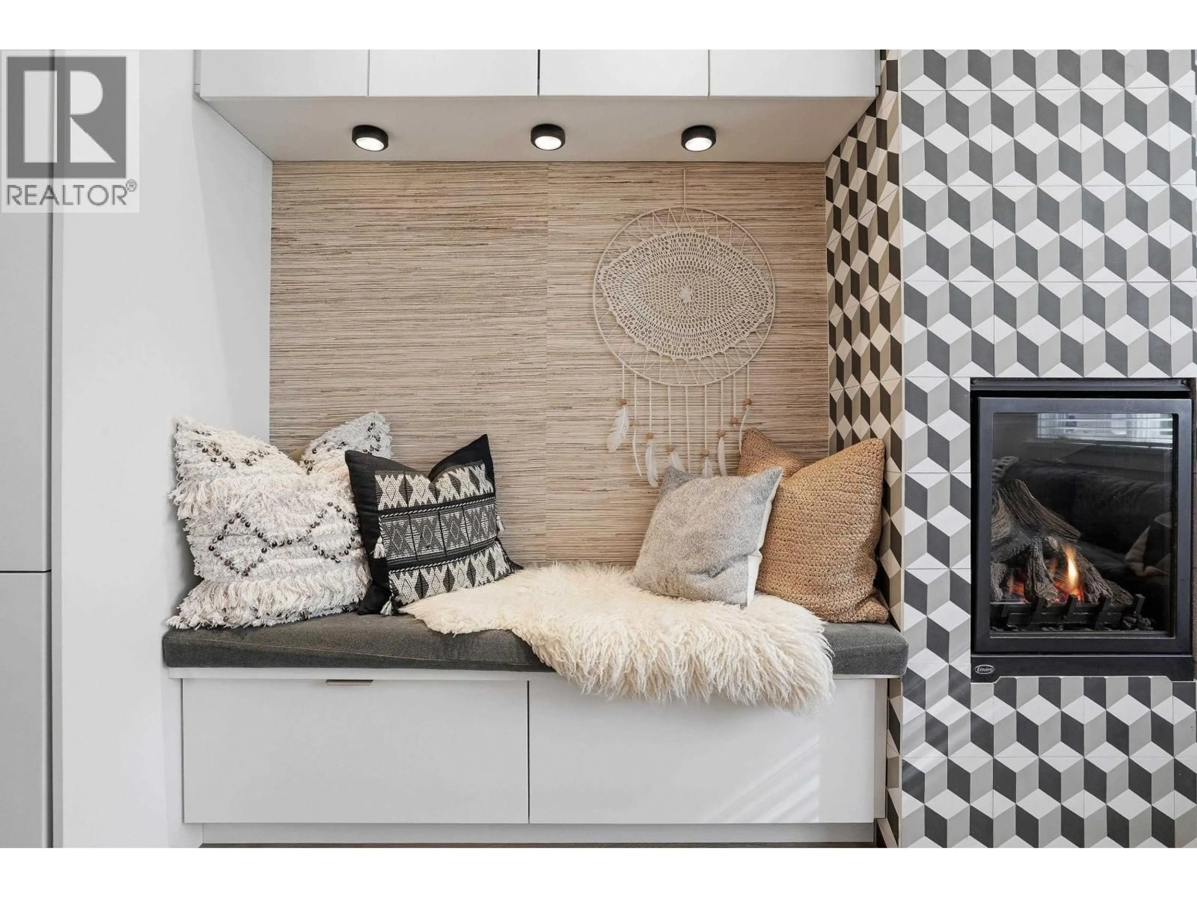 Indoor entryway for 73 27TH AVENUE, Vancouver British Columbia V5V2K3