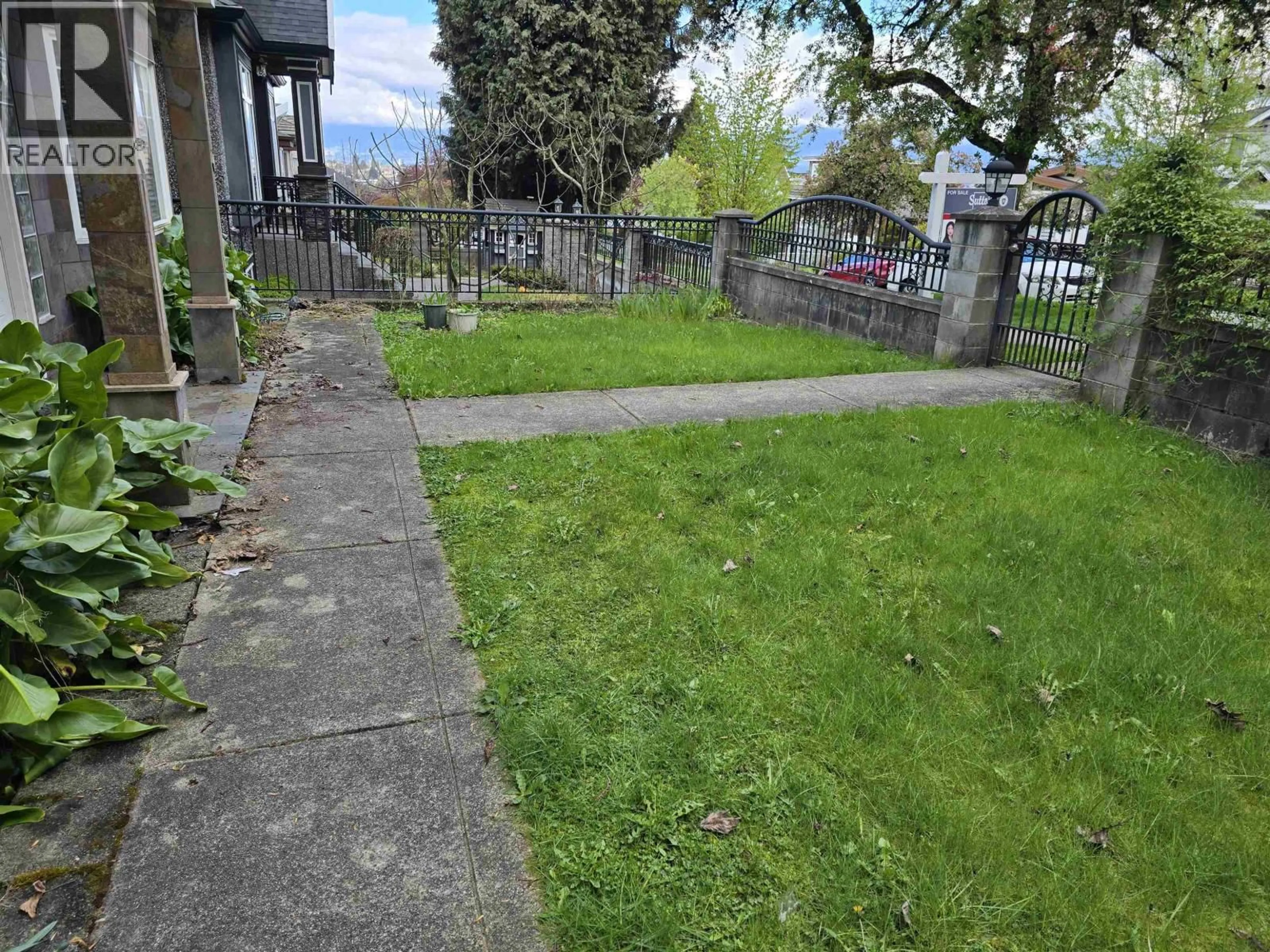 A pic from outside/outdoor area/front of a property/back of a property/a pic from drone, street for 3462 WORTHINGTON DRIVE, Vancouver British Columbia V5M3X9