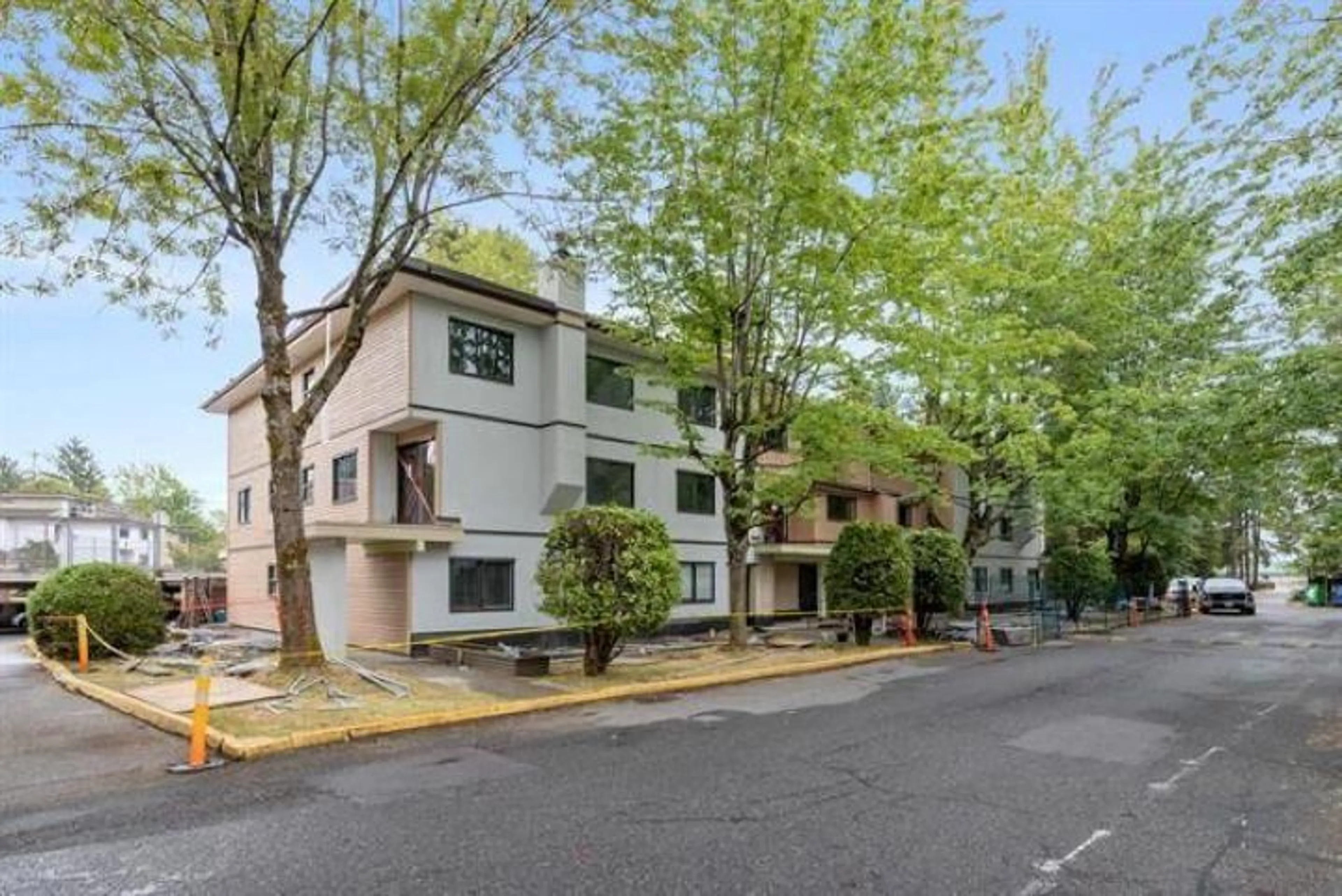 Patio, street for 204 - 7120 133 STREET, Surrey British Columbia V3W1Z7