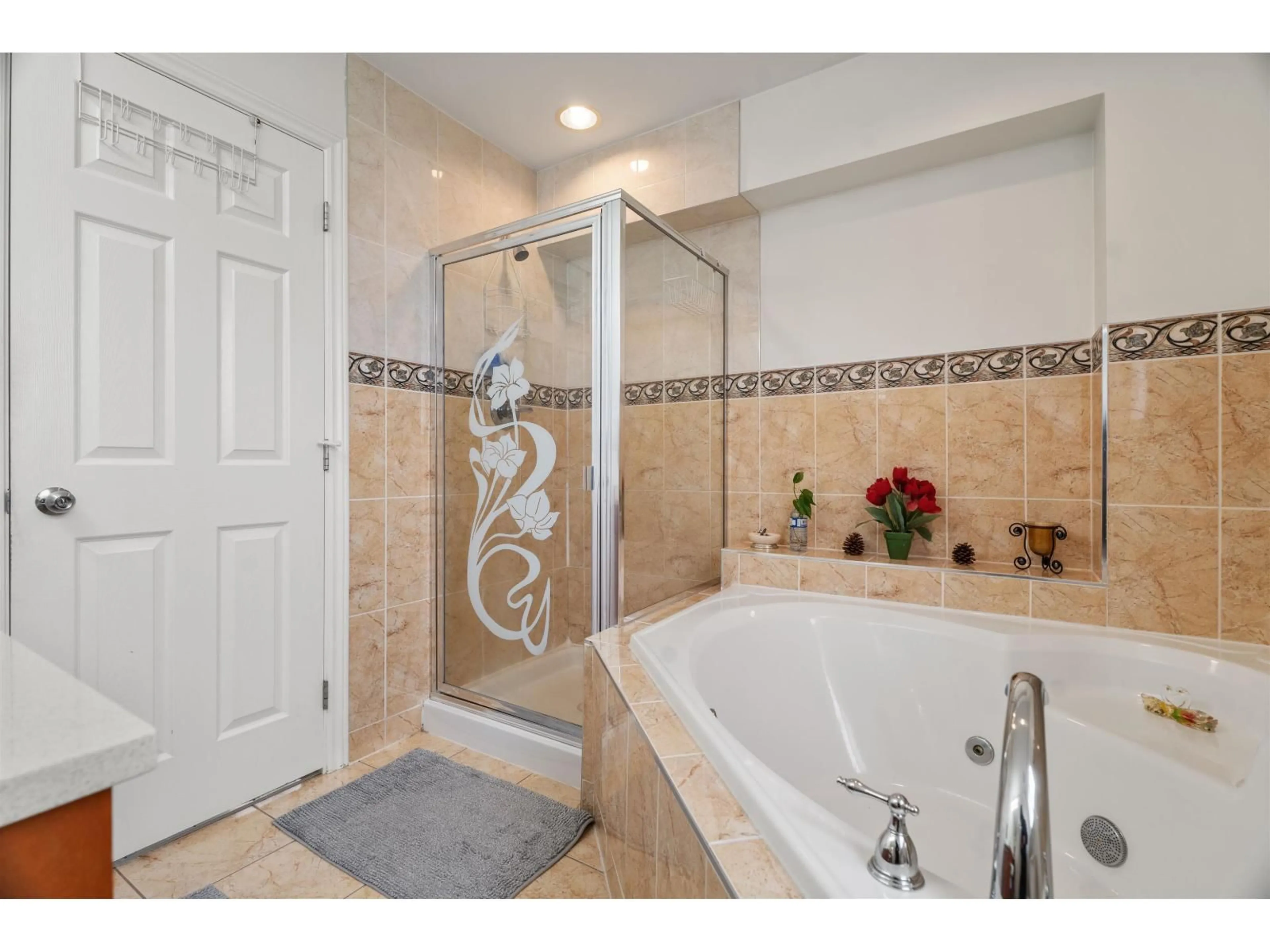 Contemporary bathroom, ceramic/tile floor for 6312 166A STREET, Surrey British Columbia V3S0W1