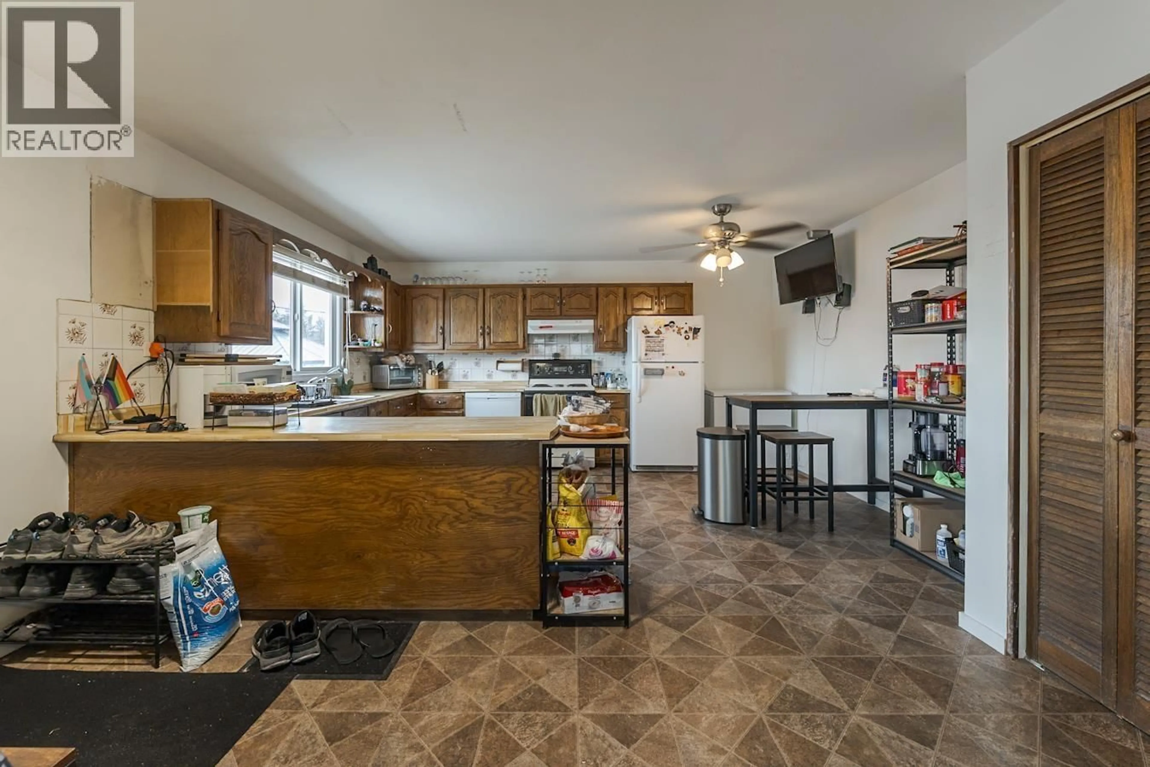 Open concept kitchen, ceramic/tile floor for 1525 EWERT STREET, Prince George British Columbia V2M1S8