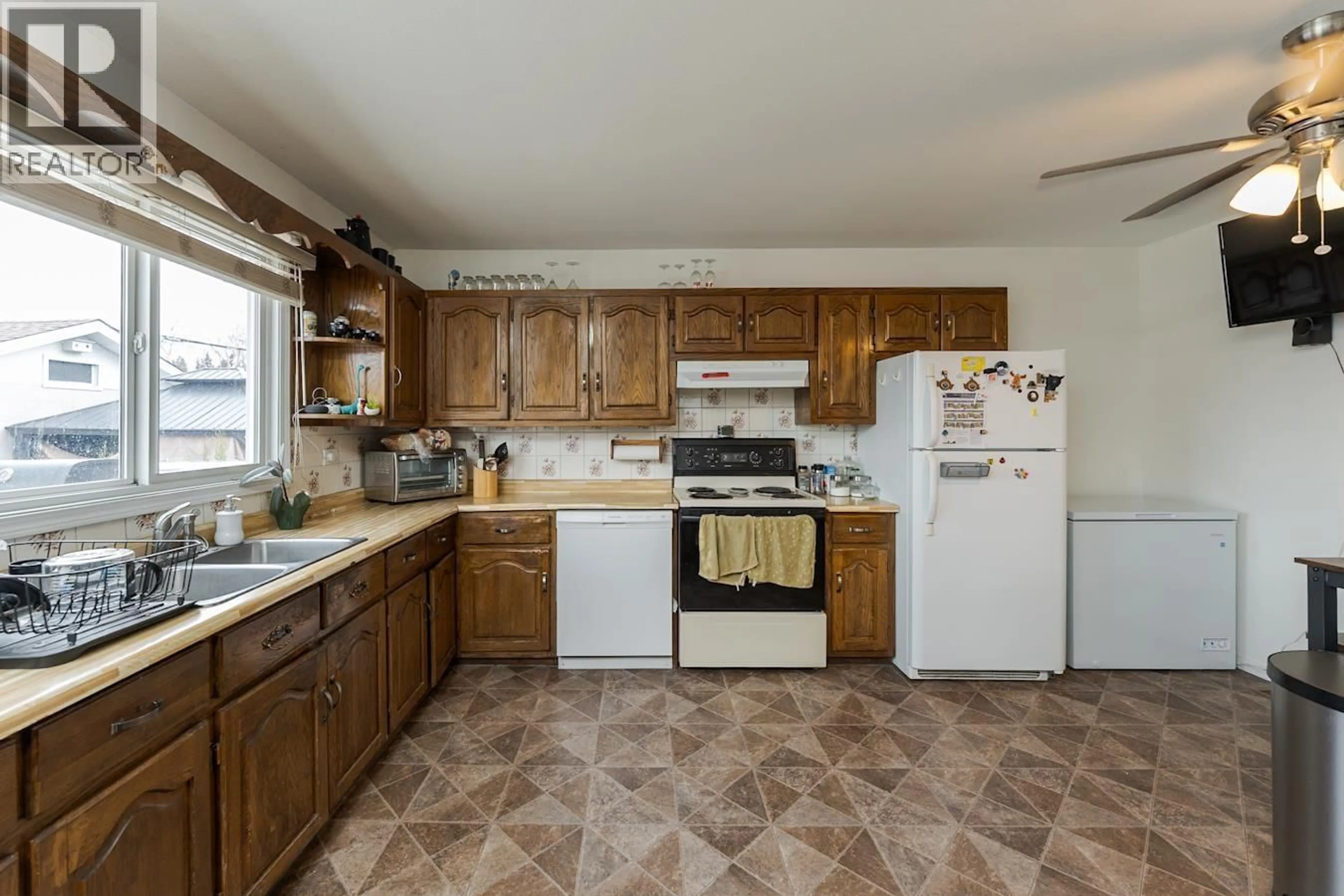 Standard kitchen, ceramic/tile floor for 1525 EWERT STREET, Prince George British Columbia V2M1S8