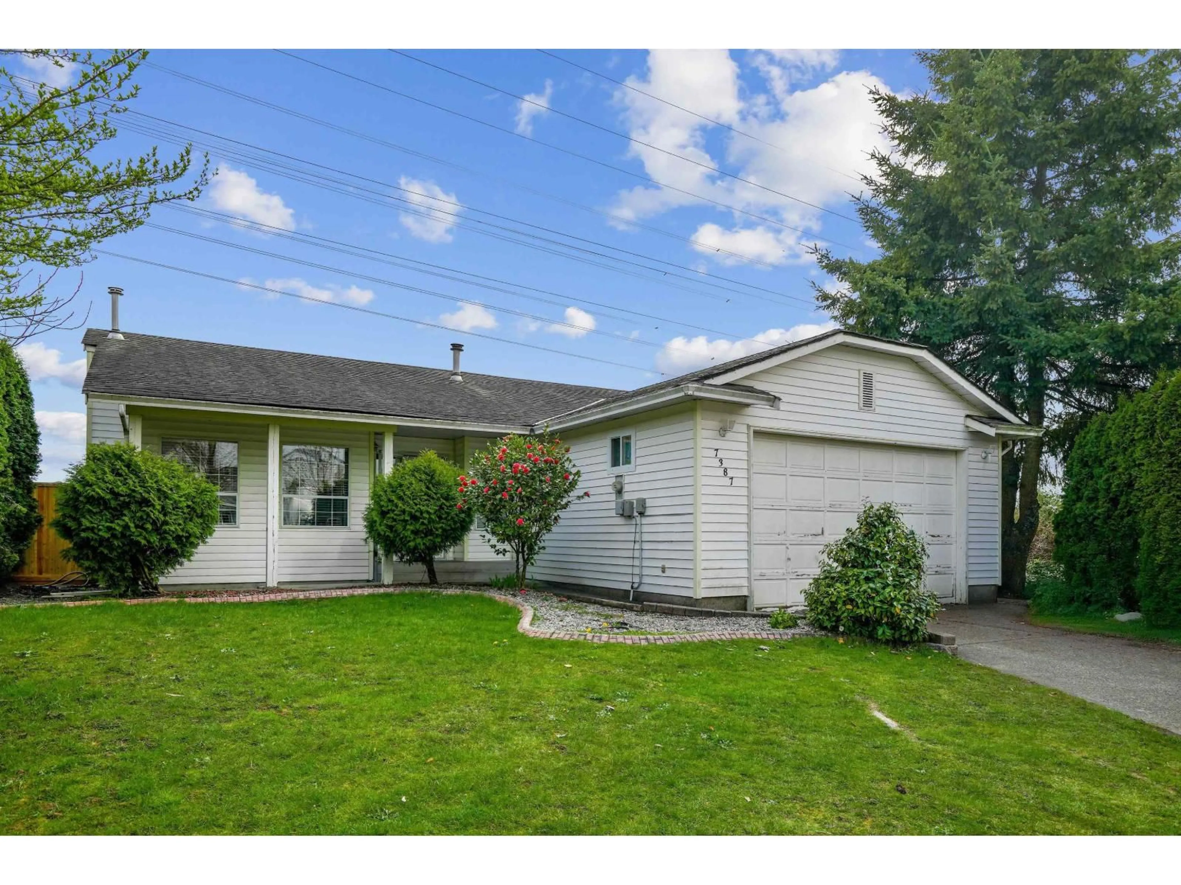 Home with vinyl exterior material, street for 7387 123 STREET, Surrey British Columbia V3W5S3