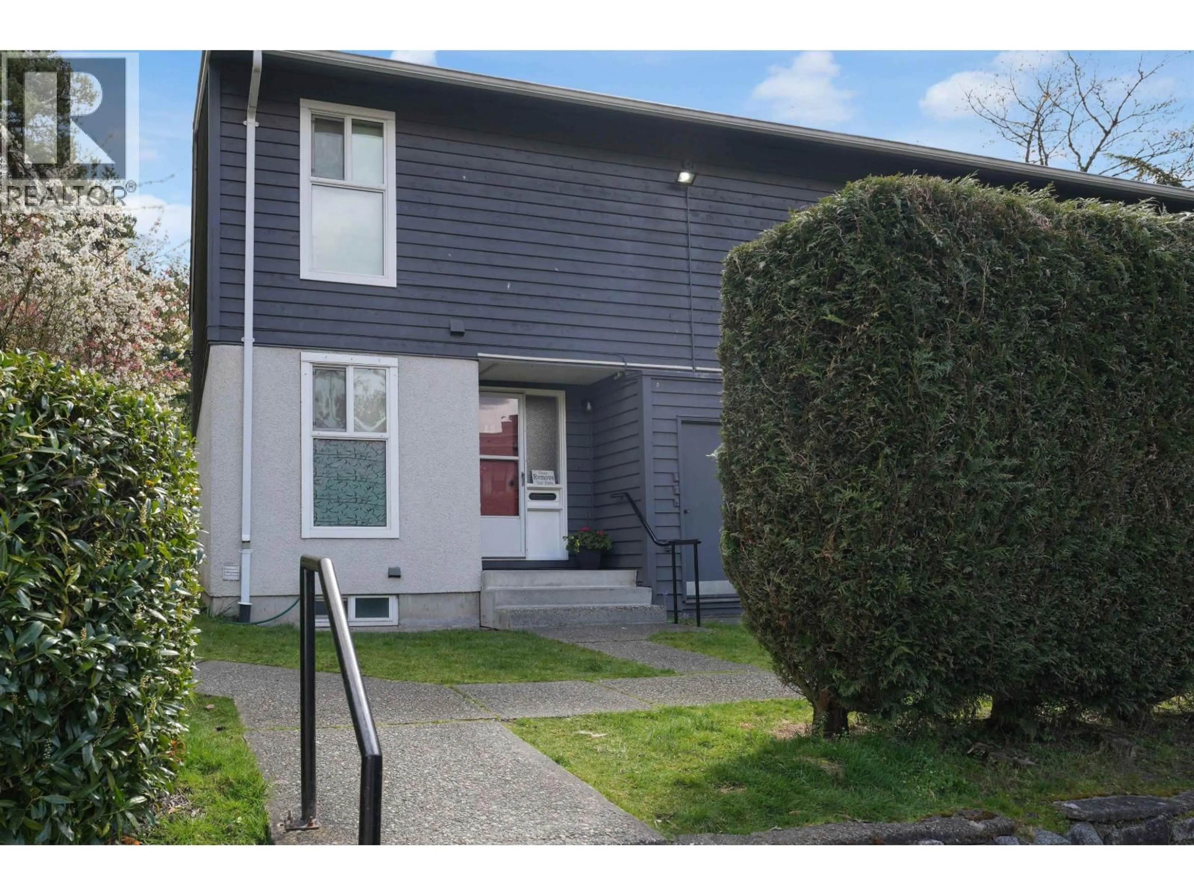 Home with vinyl exterior material, street for 25 - 315 SCHOOLHOUSE STREET, Coquitlam British Columbia V3K5P4