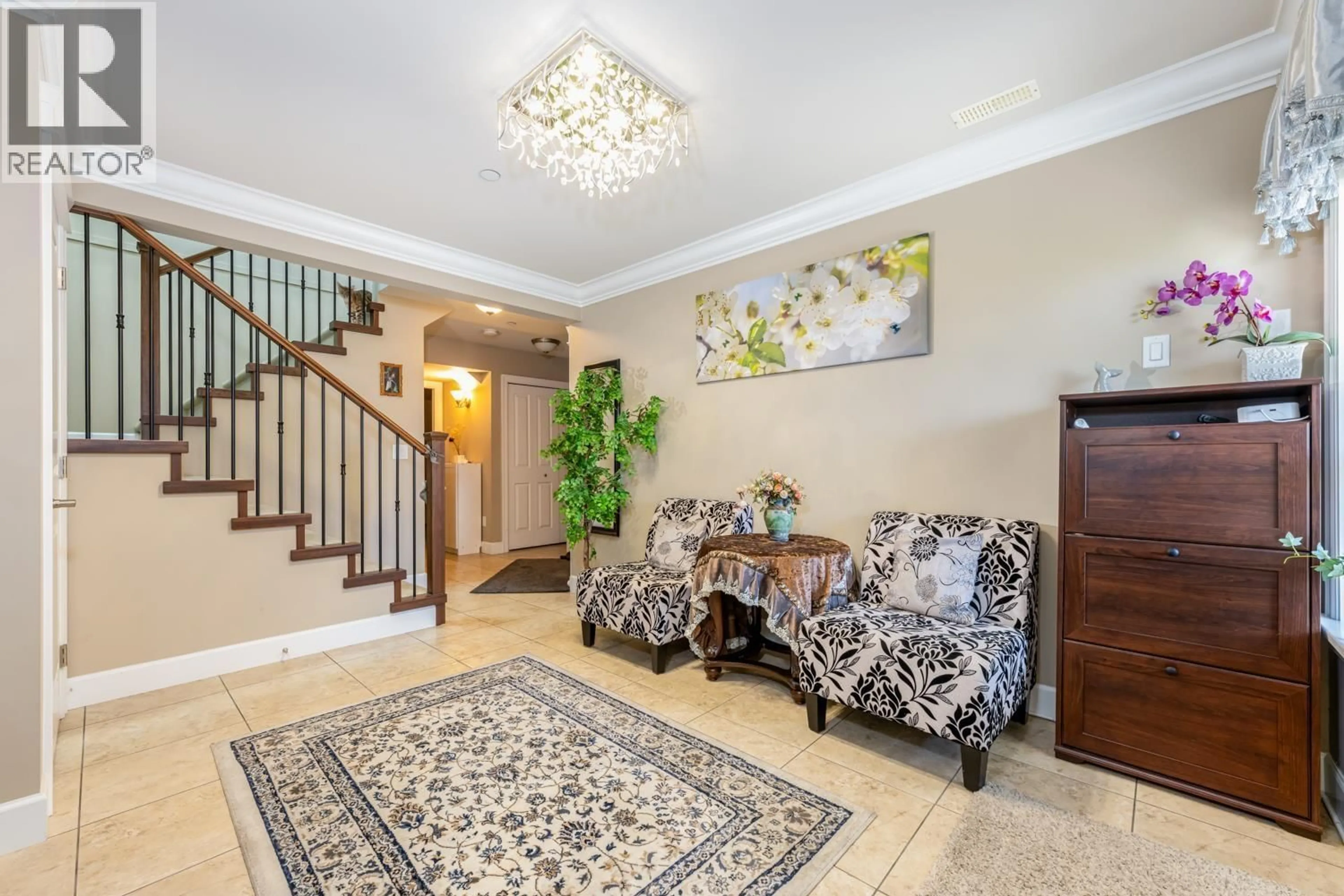 Indoor foyer for 23611 BRYANT DRIVE, Maple Ridge British Columbia V4R0B7