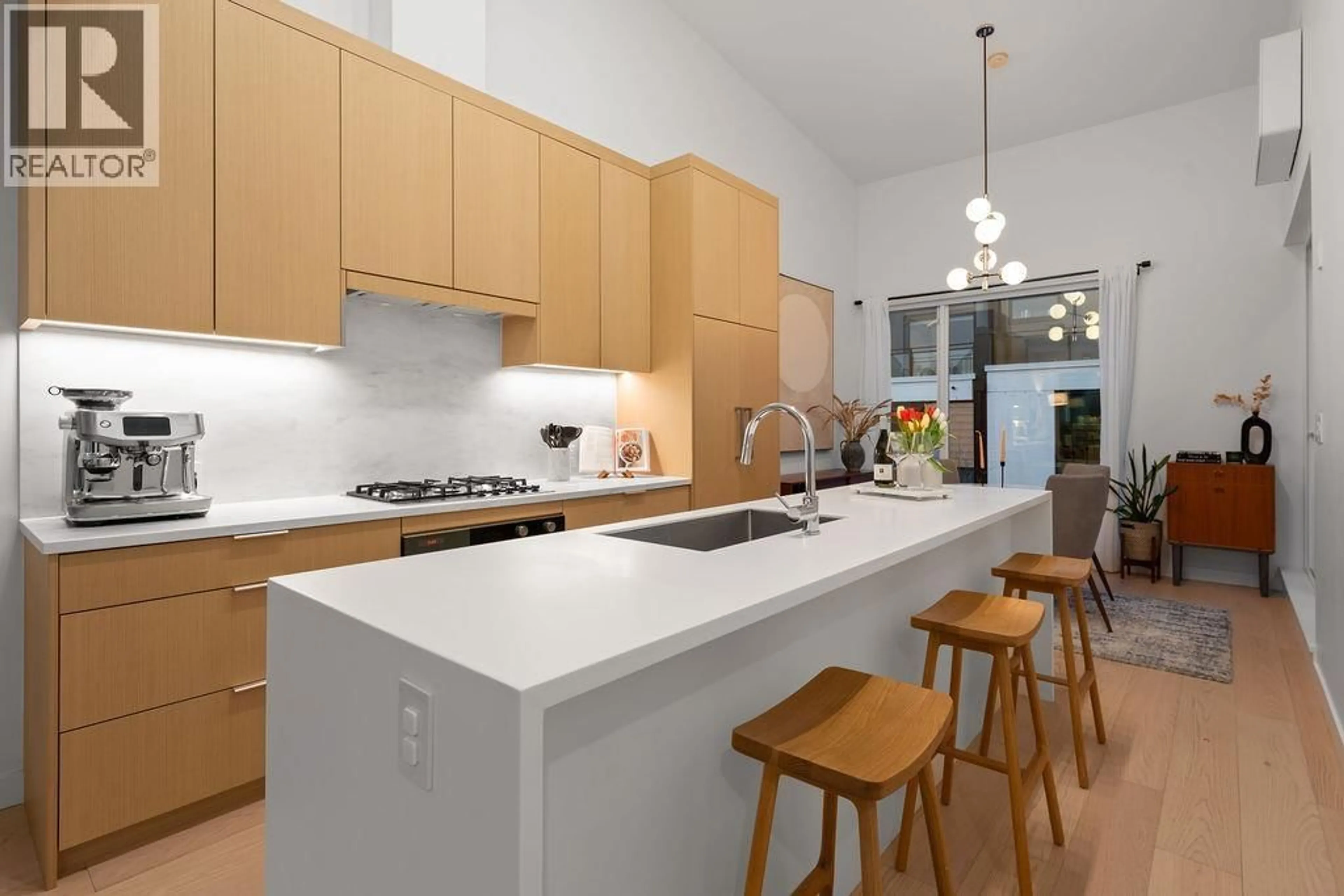 Contemporary kitchen, unknown for 223 - 650 2ND STREET, North Vancouver British Columbia V7L1E3