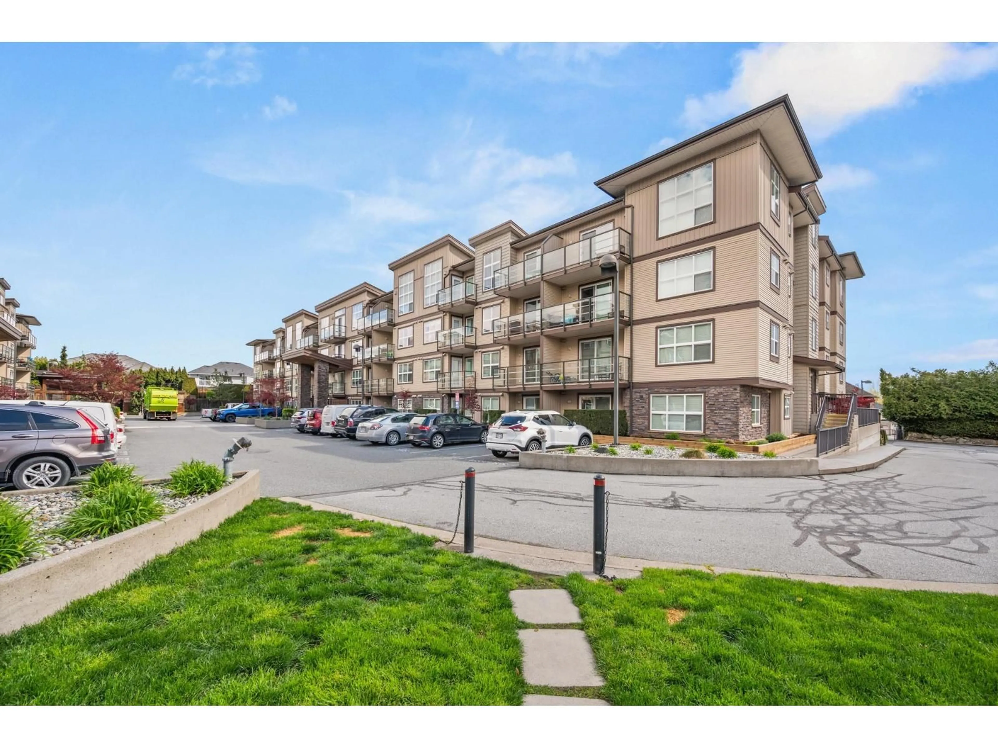 A pic from outside/outdoor area/front of a property/back of a property/a pic from drone, unknown for 116 - 30525 CARDINAL AVENUE, Abbotsford British Columbia V2T0A8