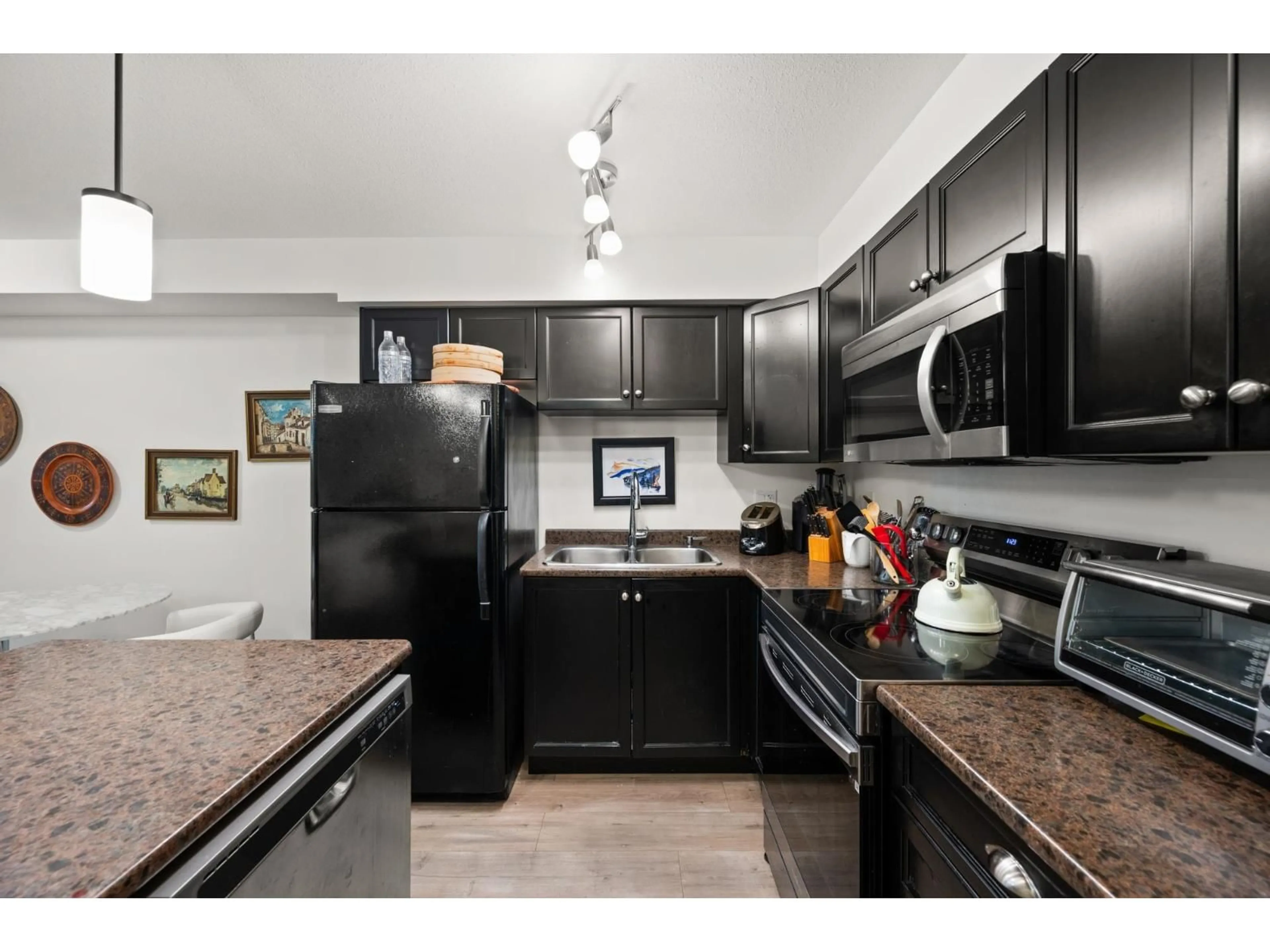 Standard kitchen, unknown for 116 - 30525 CARDINAL AVENUE, Abbotsford British Columbia V2T0A8