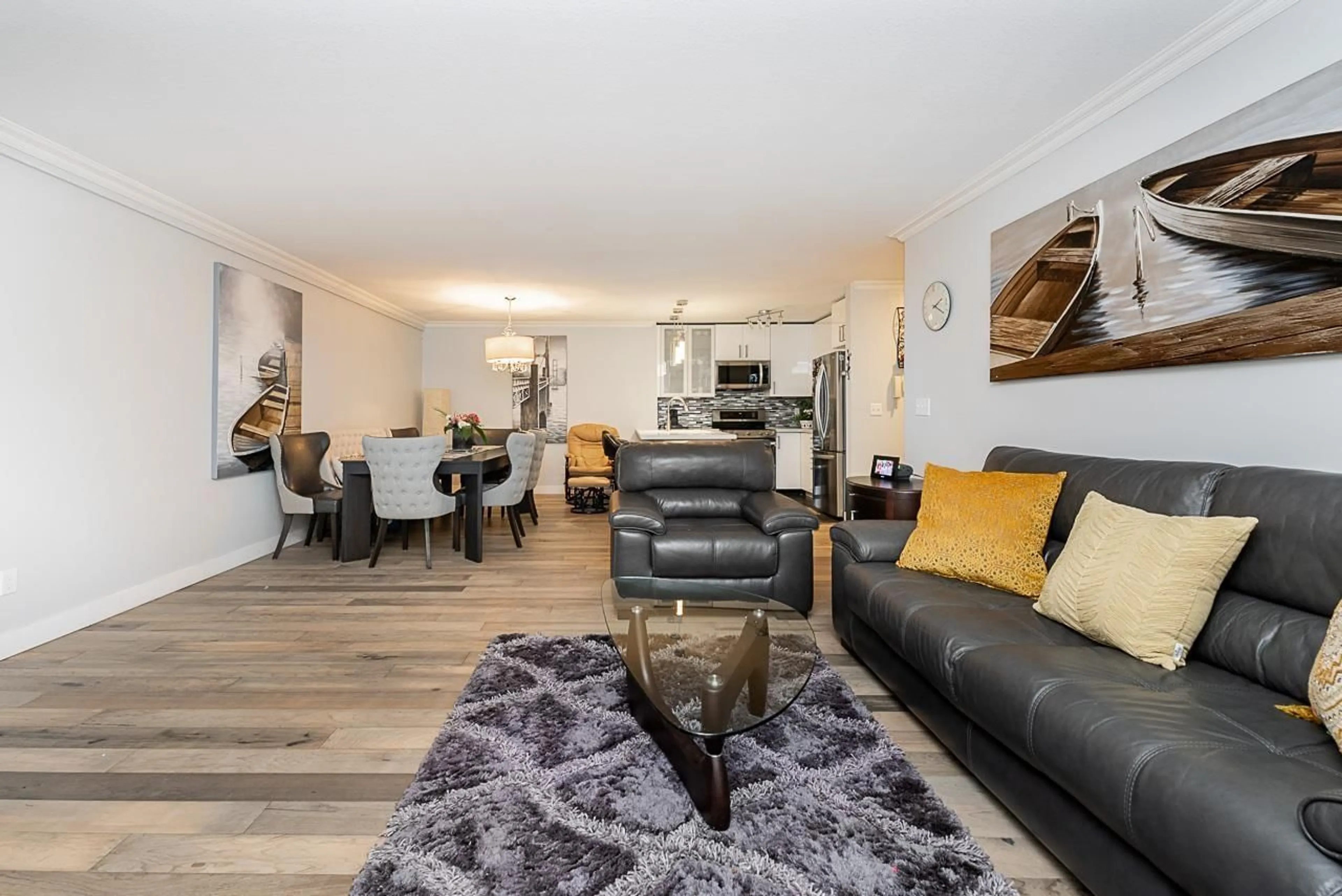 Living room with furniture, wood/laminate floor for 104 - 1441 BLACKWOOD STREET, White Rock British Columbia V4B3V6