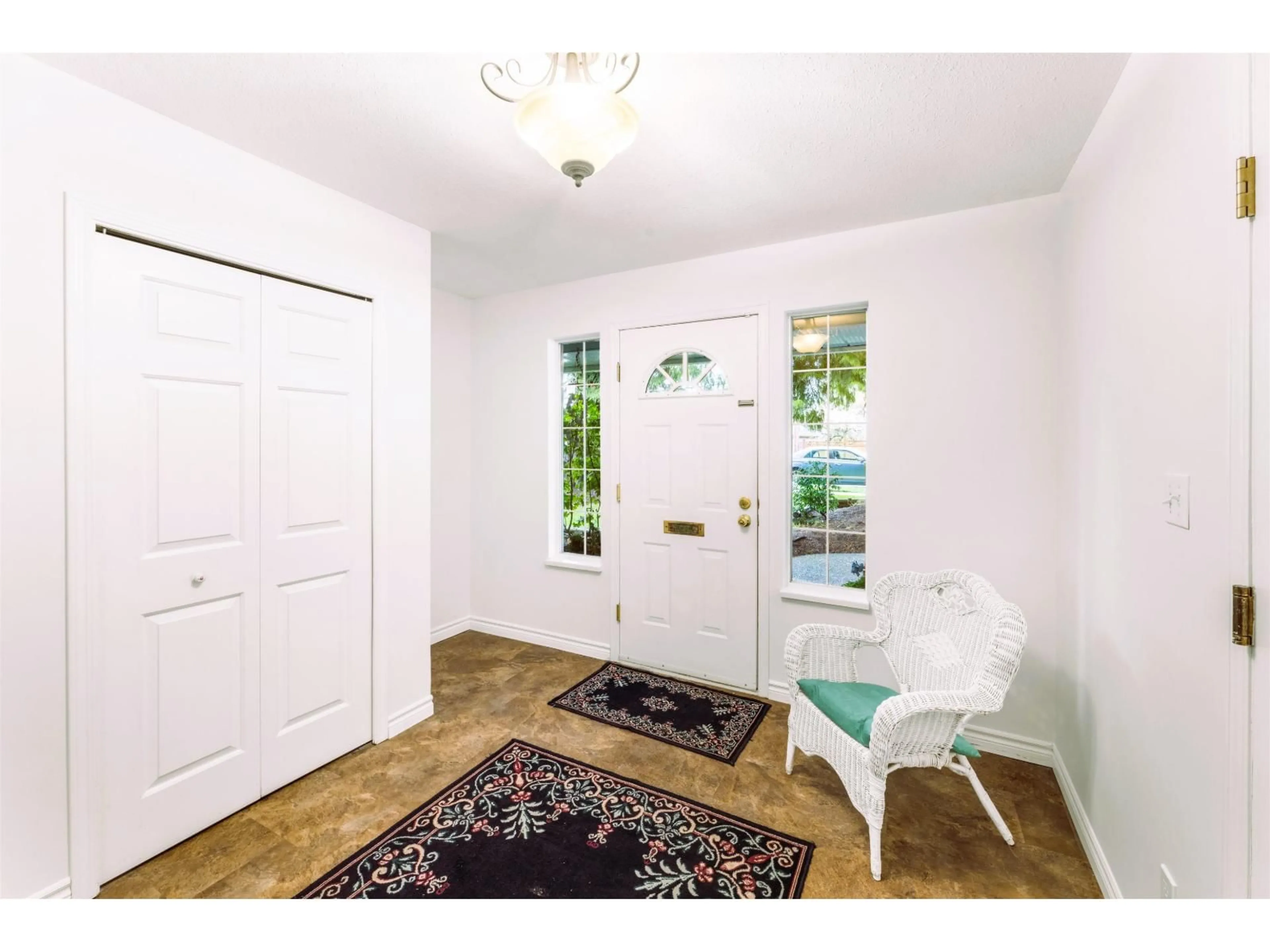 Indoor entryway for 11077 154 STREET, Surrey British Columbia V3R6V7
