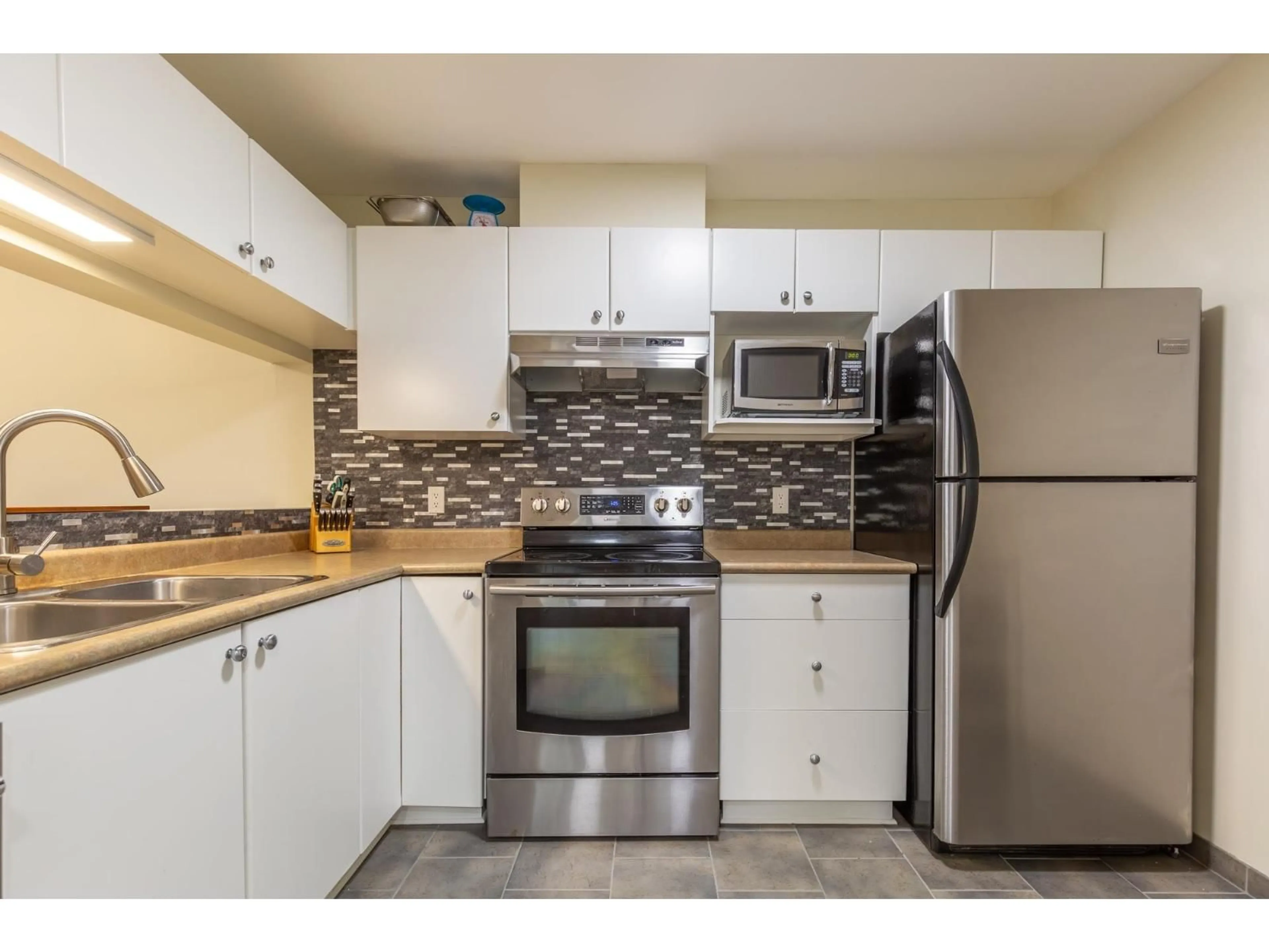 Standard kitchen, unknown for 230 - 27358 32 AVENUE, Langley British Columbia V4W3M5