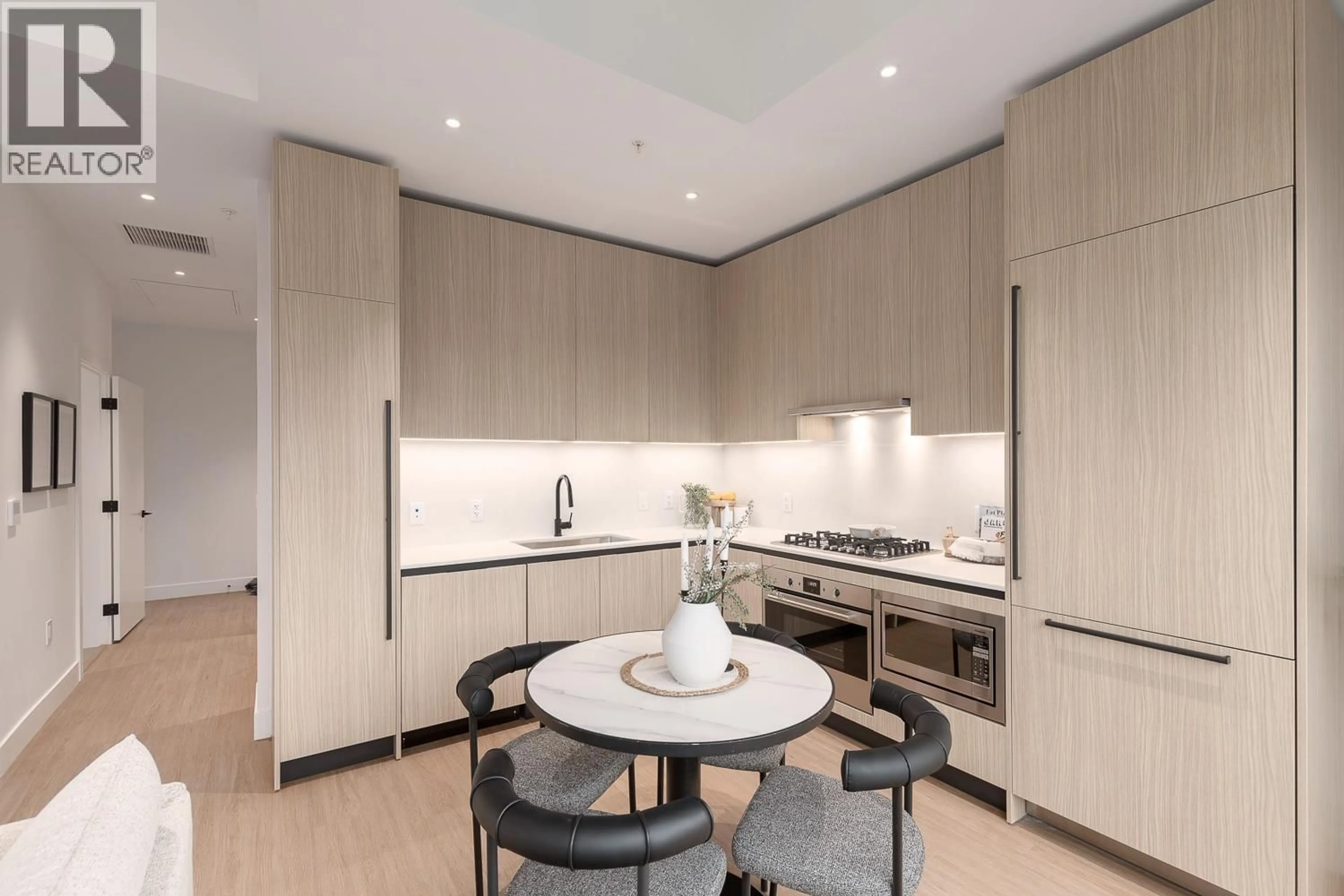 Contemporary kitchen, unknown for 601 - 2235 BROADWAY, Vancouver British Columbia V5N0J5