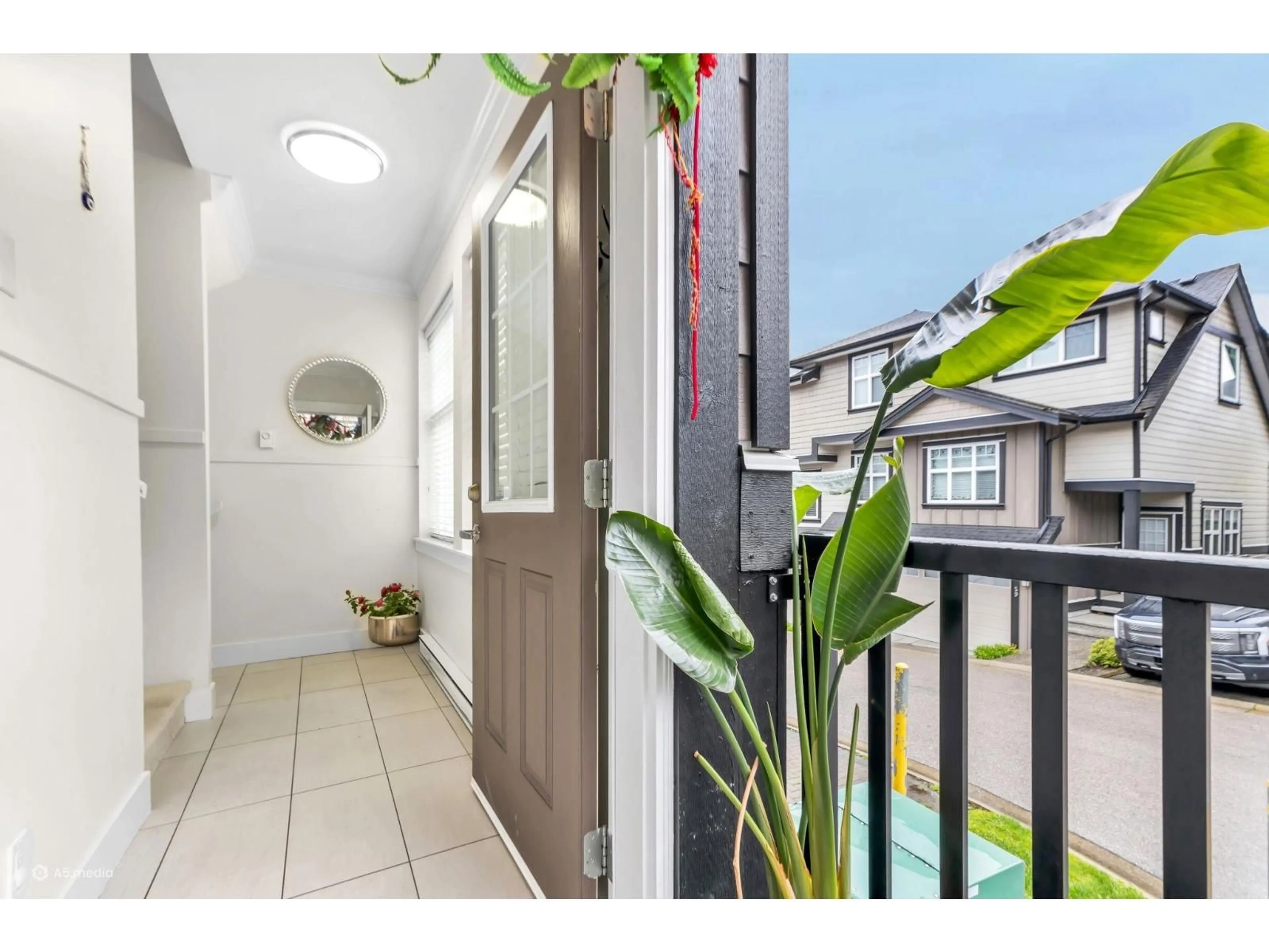 Indoor entryway for 68 - 6350 142 STREET, Surrey British Columbia V3X1B8