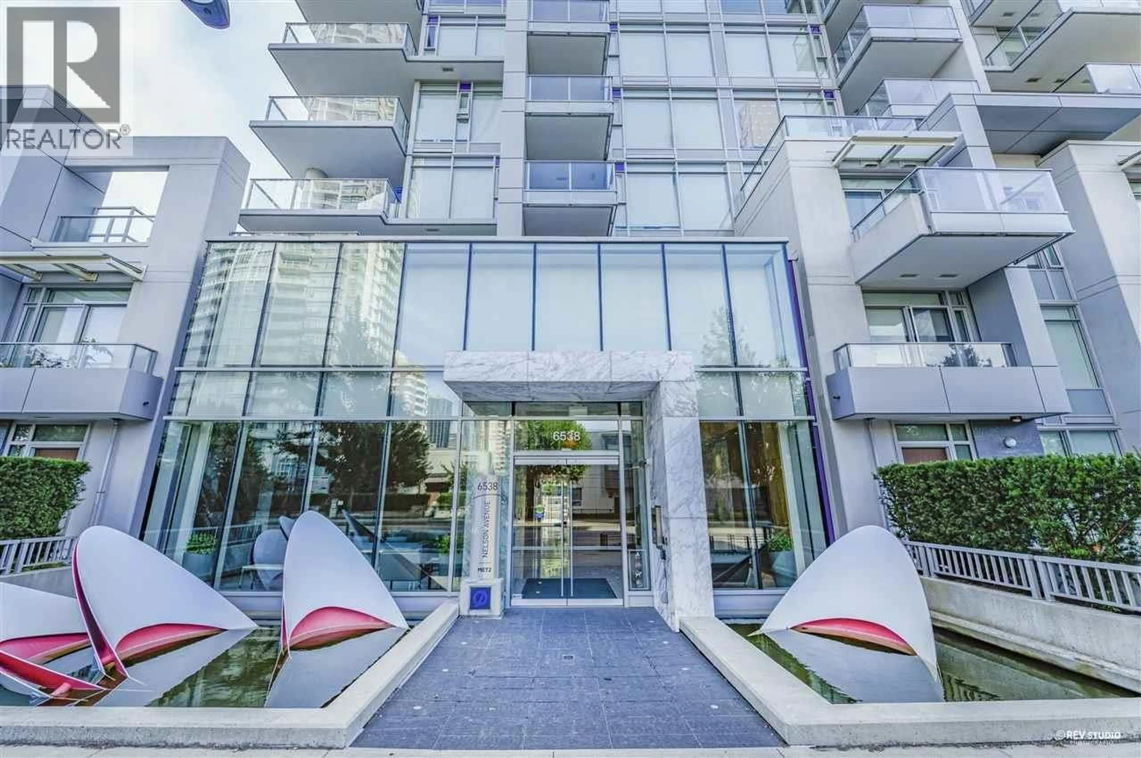 Indoor foyer for 3906 - 6538 NELSON AVENUE, Burnaby British Columbia V5H0G5