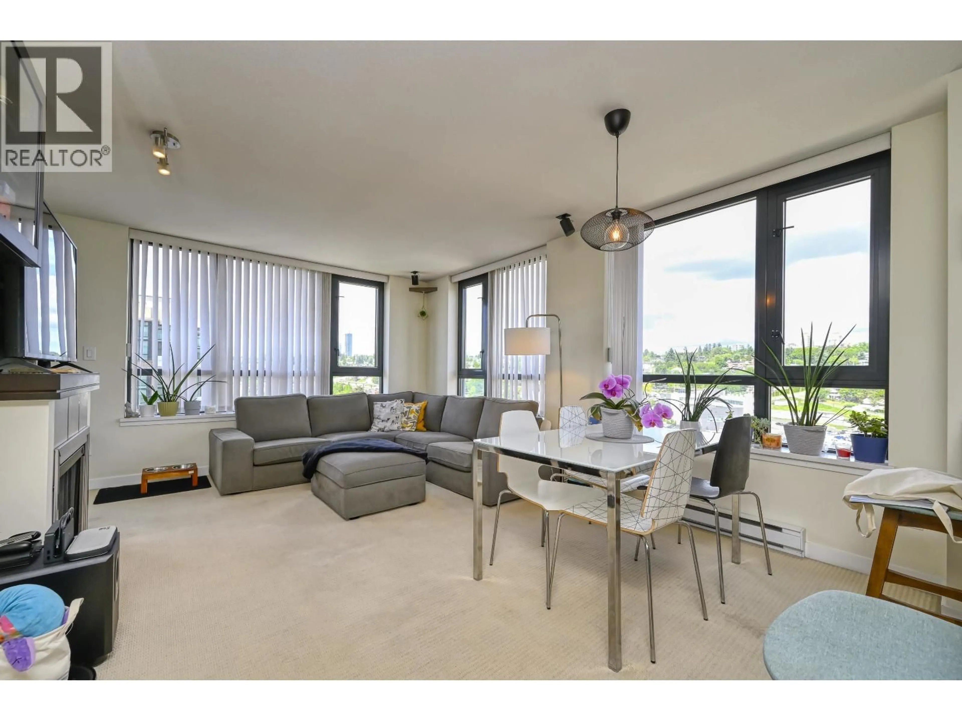 Living room with furniture, unknown for 1307 - 1 RENAISSANCE SQUARE, New Westminster British Columbia V3M0B6