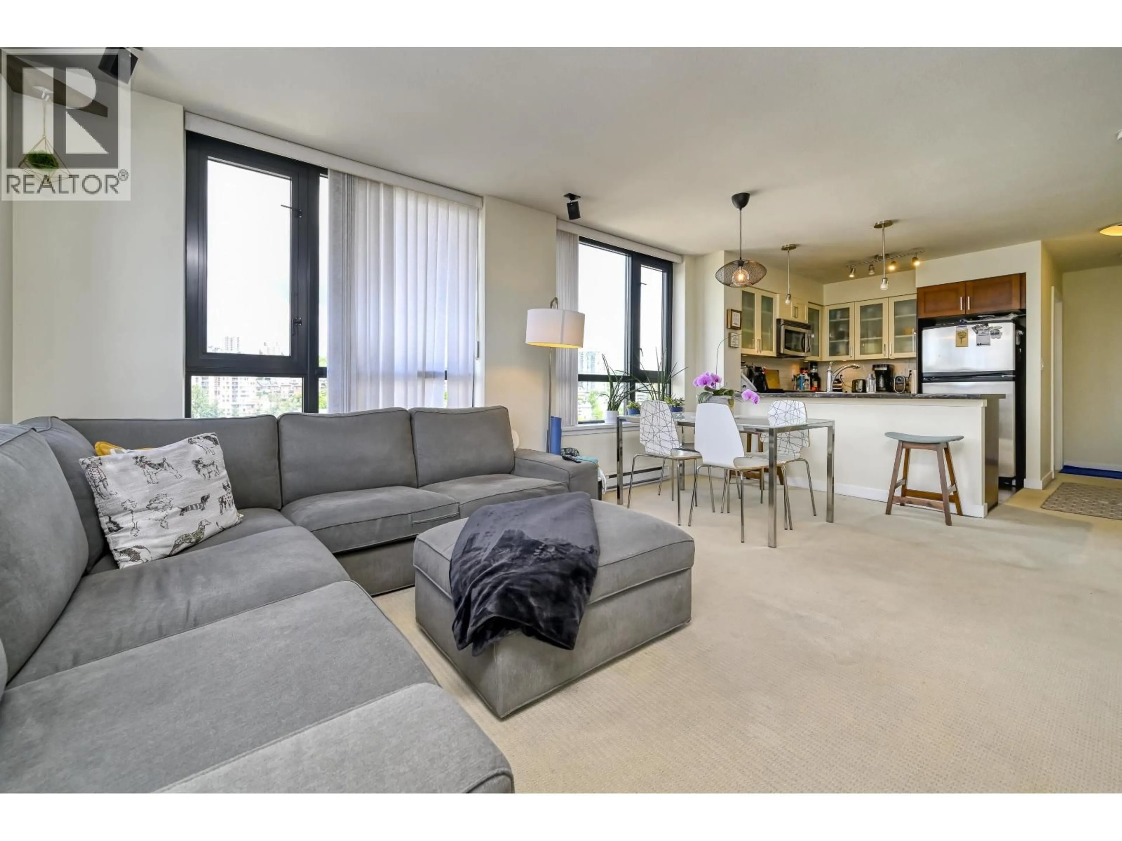 Living room with furniture, unknown for 1307 - 1 RENAISSANCE SQUARE, New Westminster British Columbia V3M0B6