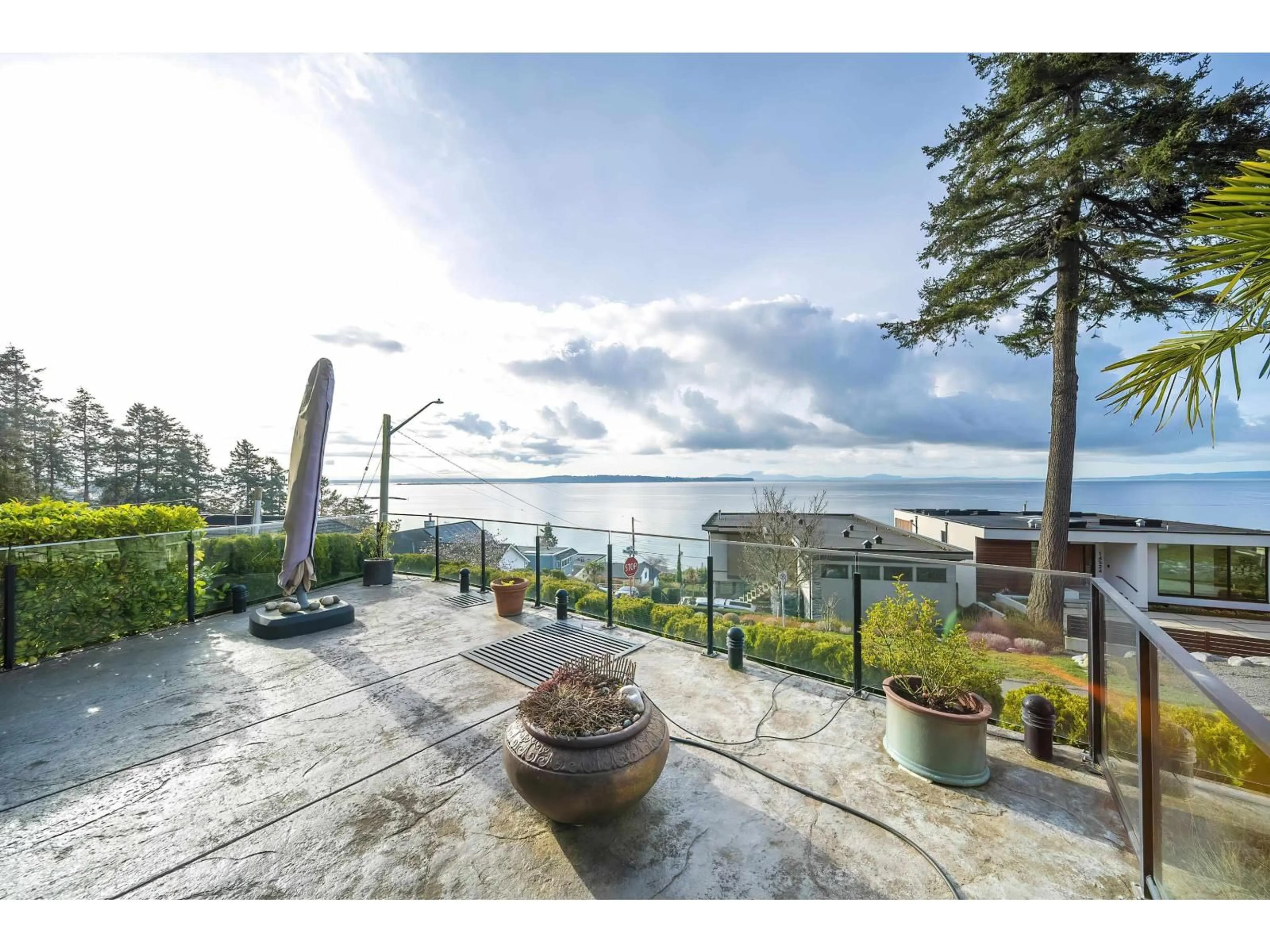 Patio, water/lake/river/ocean view for 14533 MAGDALEN AVENUE, White Rock British Columbia V4B2X5
